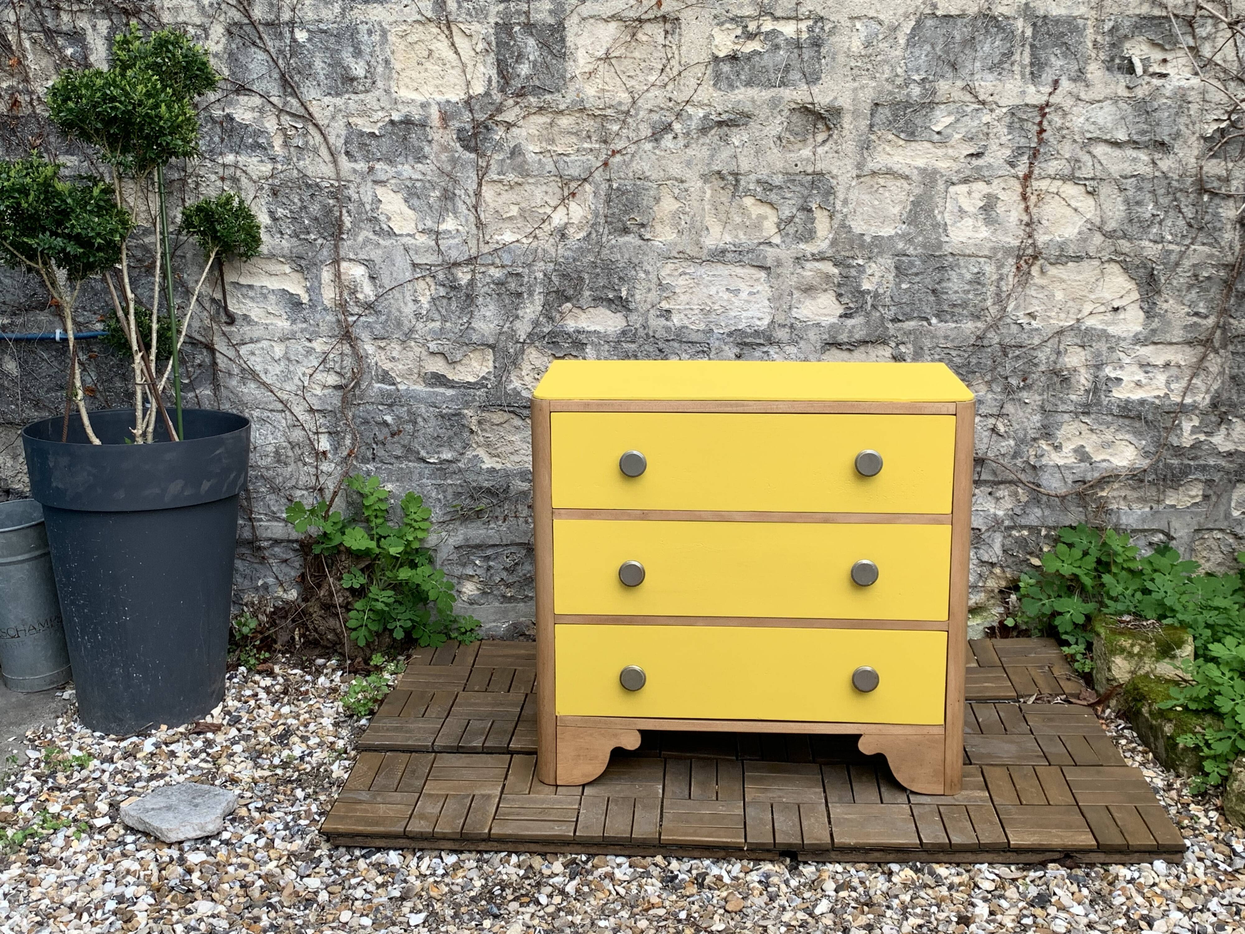 Commode art déco jaune poudré et bois brut