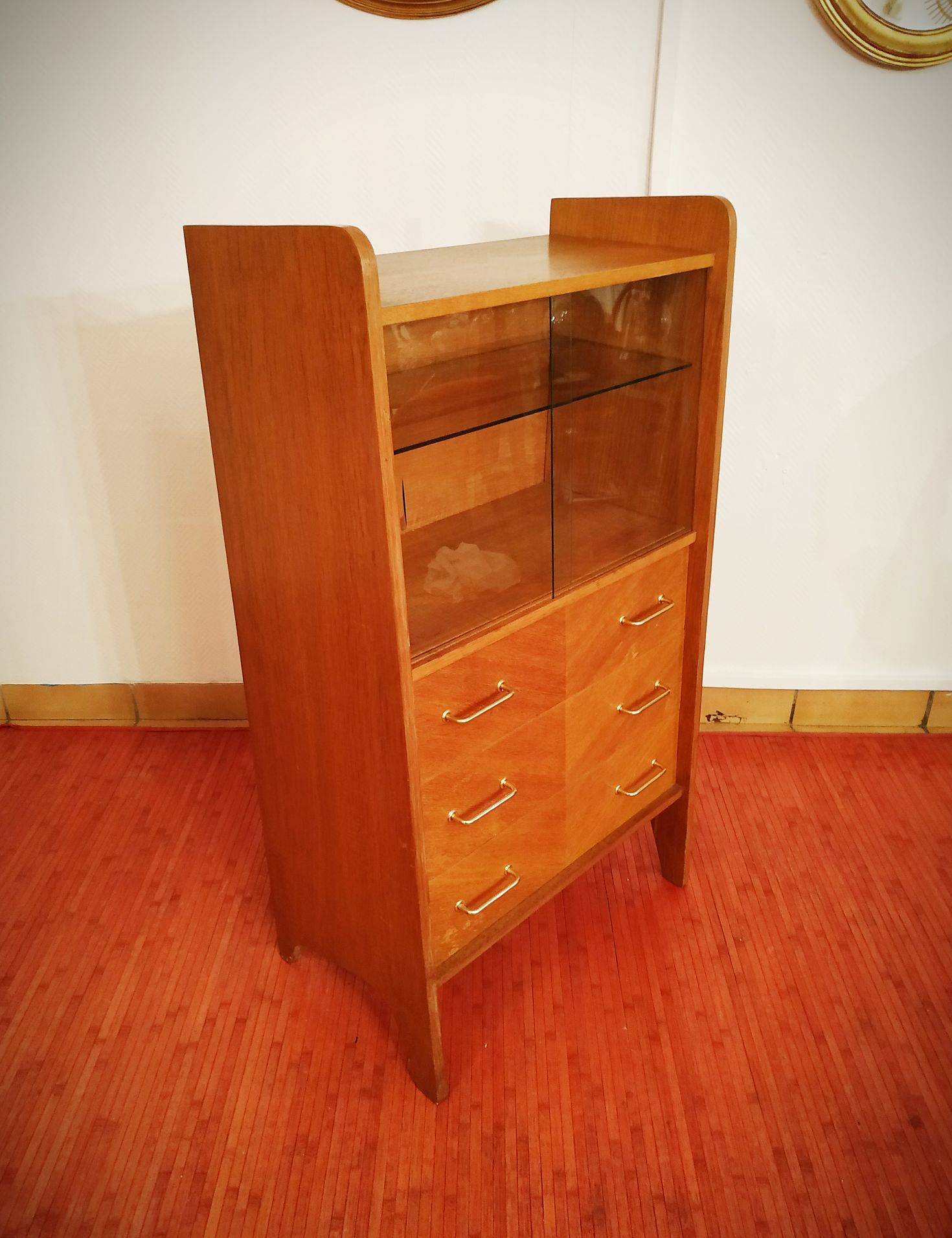 Vintage glass-fronted chest of drawers/bookshelf