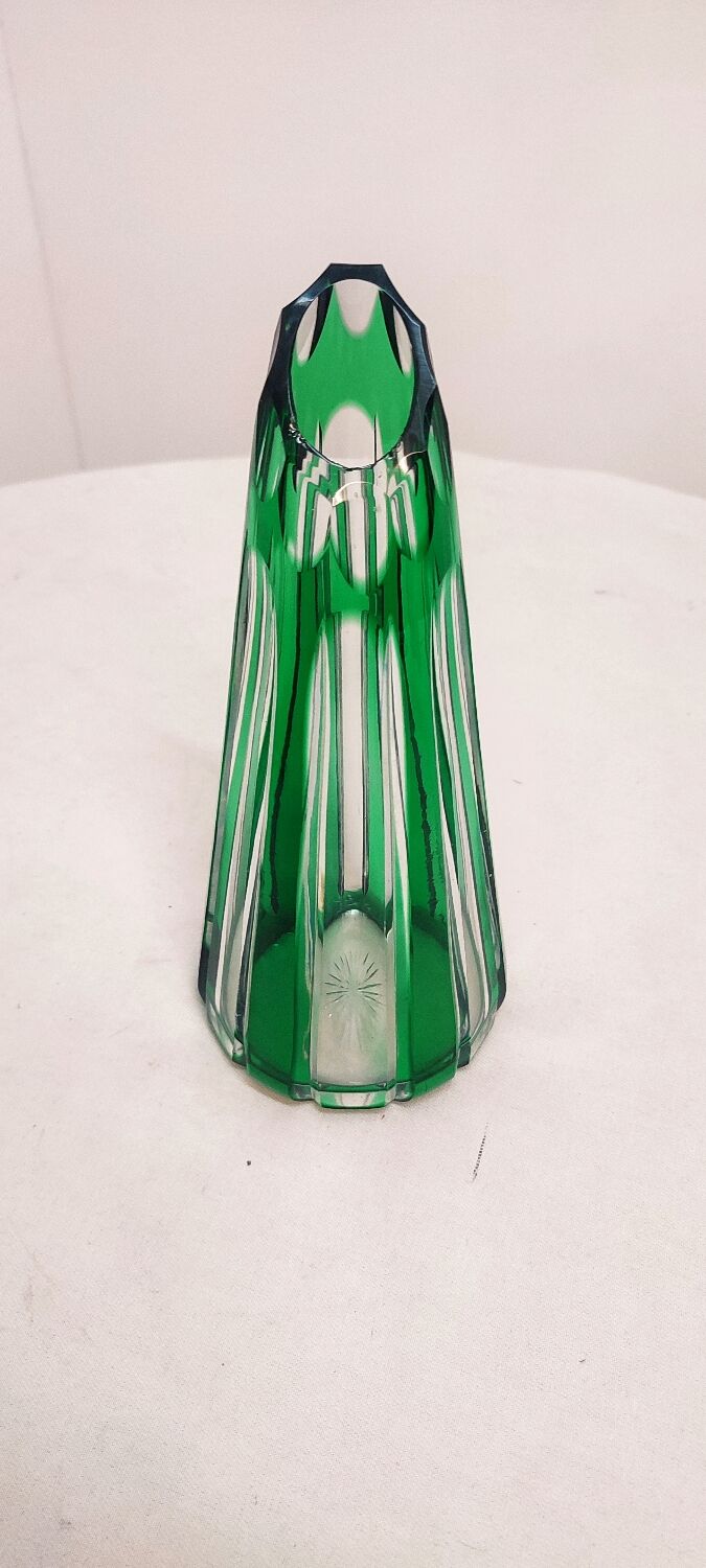 Vase en verre sculpté de Bohême. République tchèque, années 1980.