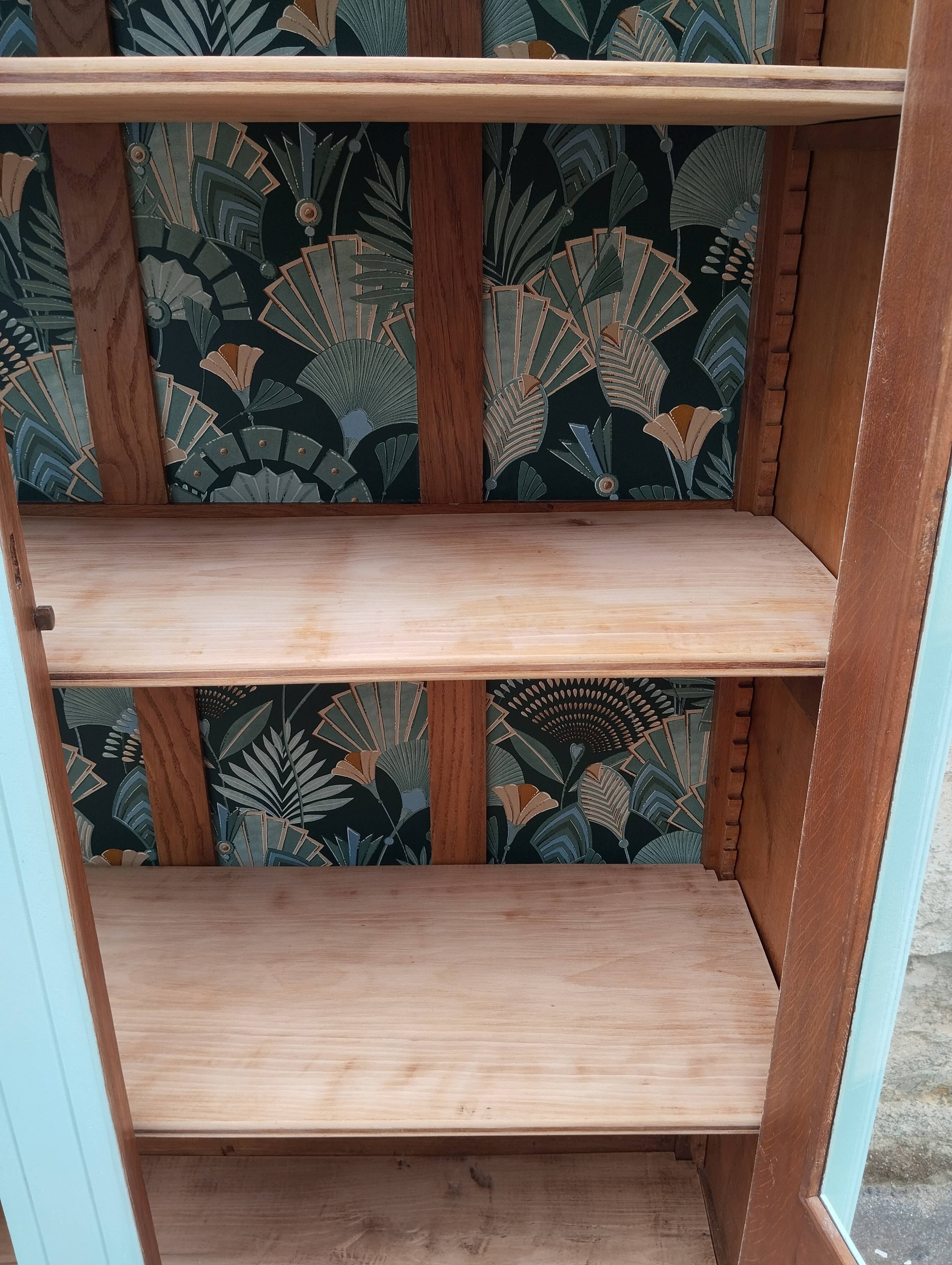 Parisian showcase cabinet year 30