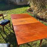 Table set with 6 chairs and its extension.