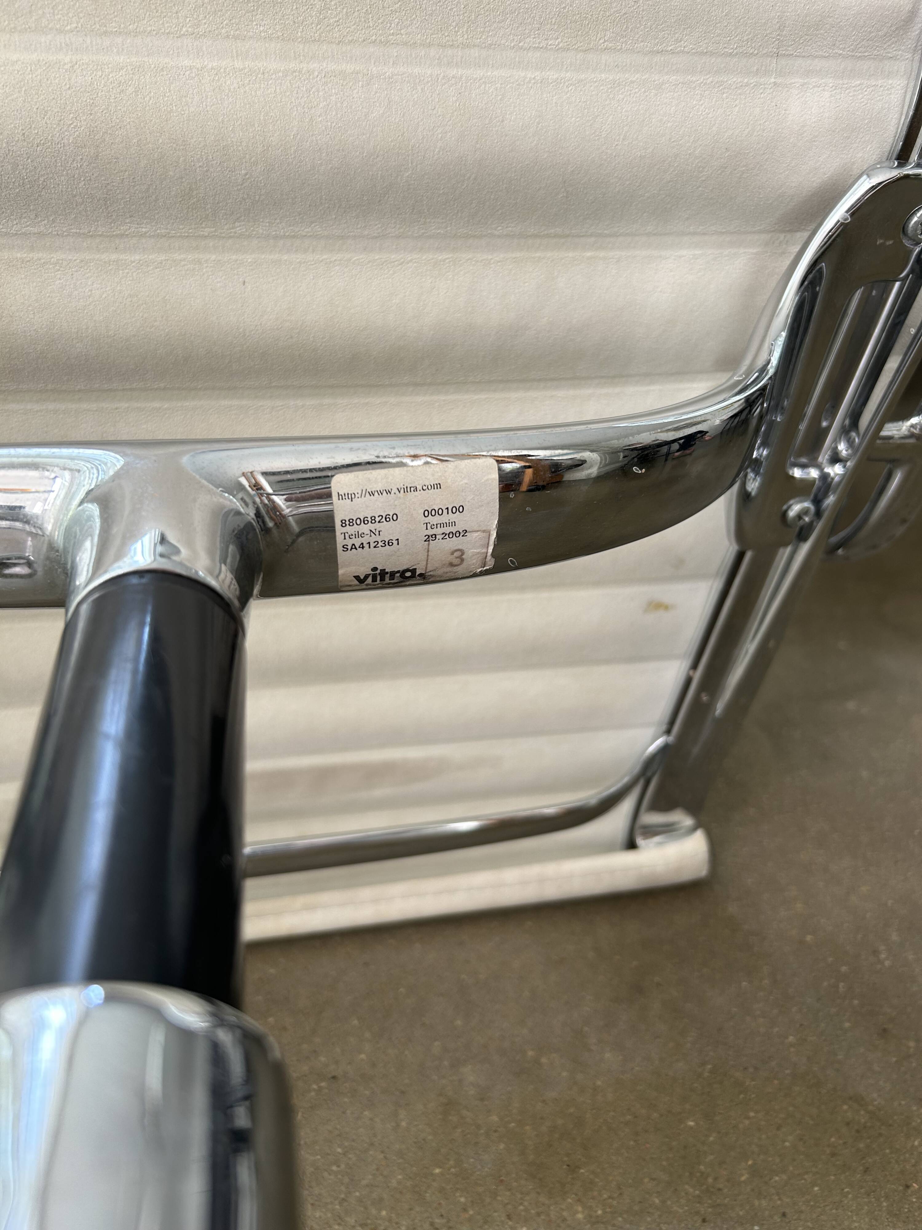 ALUMINIUM CHAIR EA 104 Pivotant