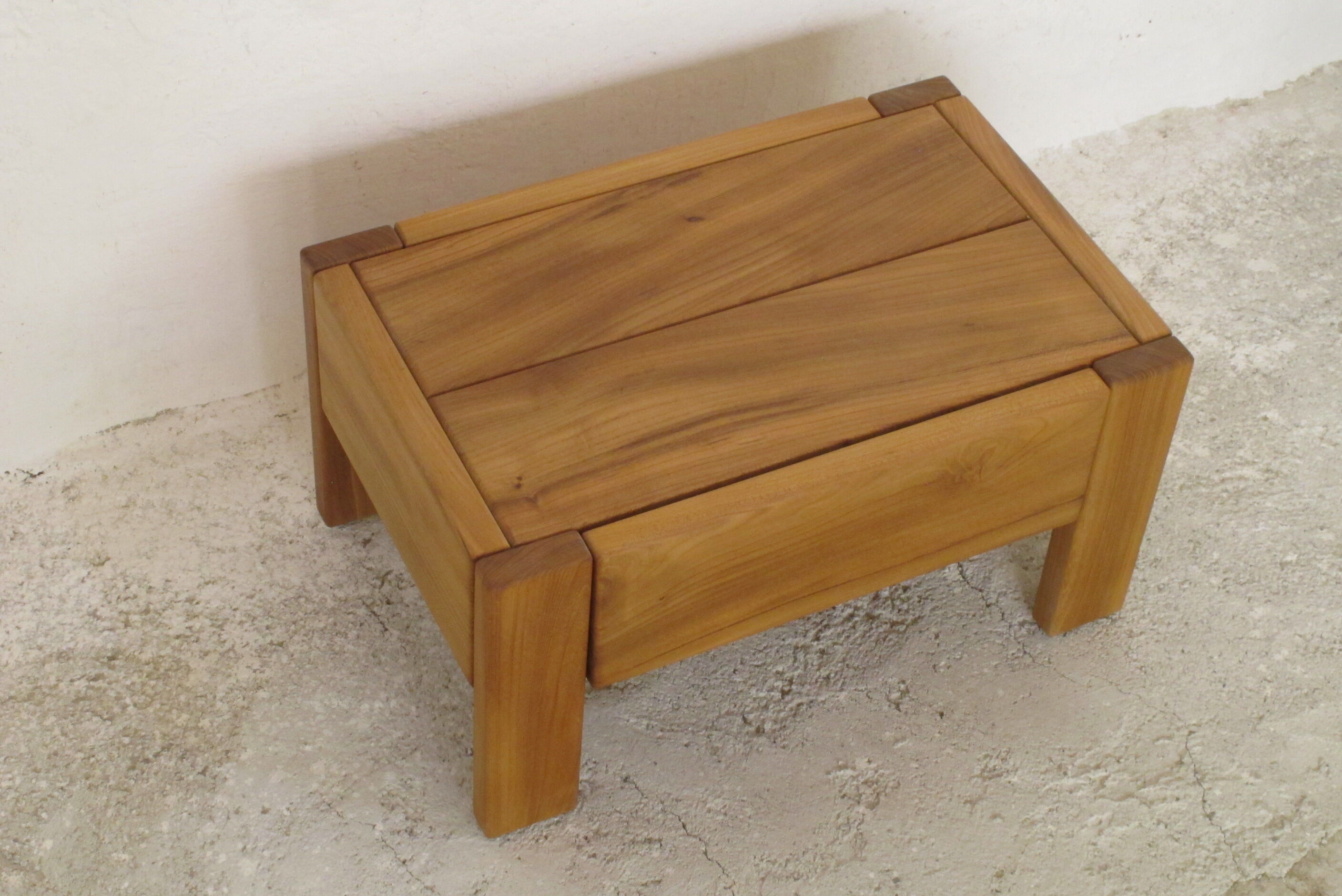 Paire de tables d'appoint, maison Regain 1970, orme huilé