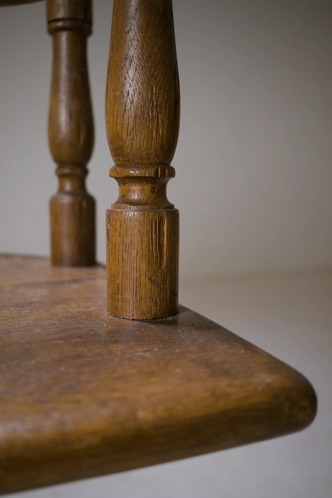 Swivel armchair in carved oak with ball bearings, early 20th century.