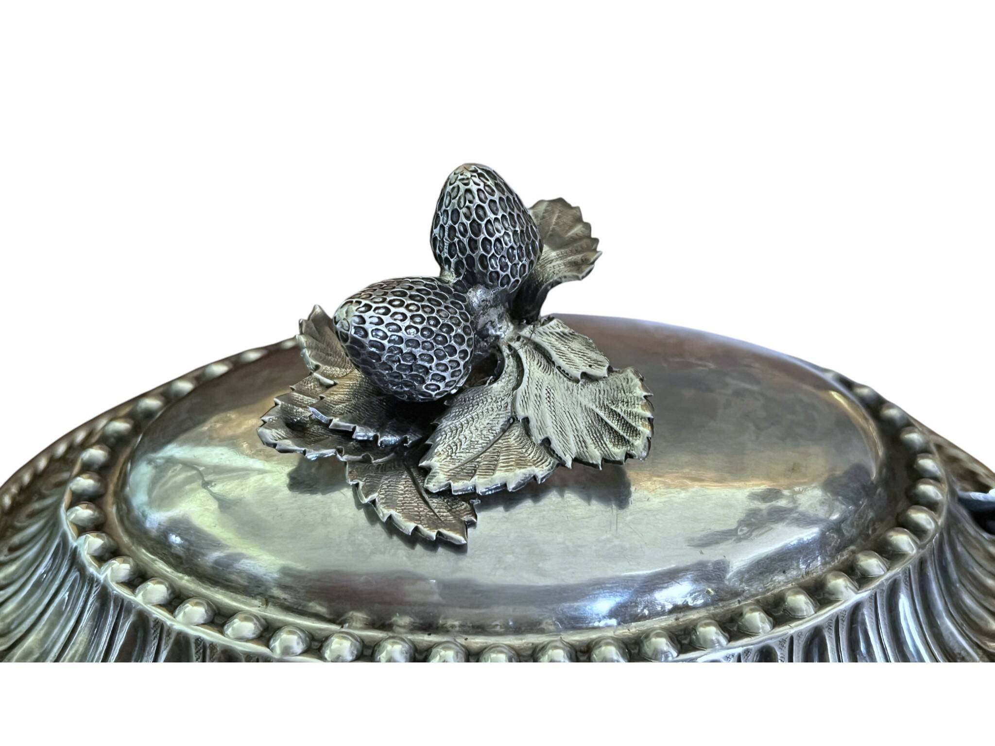 Silverware, sugar bowl in silver Louis XVI style, hallmarks late 18th century.