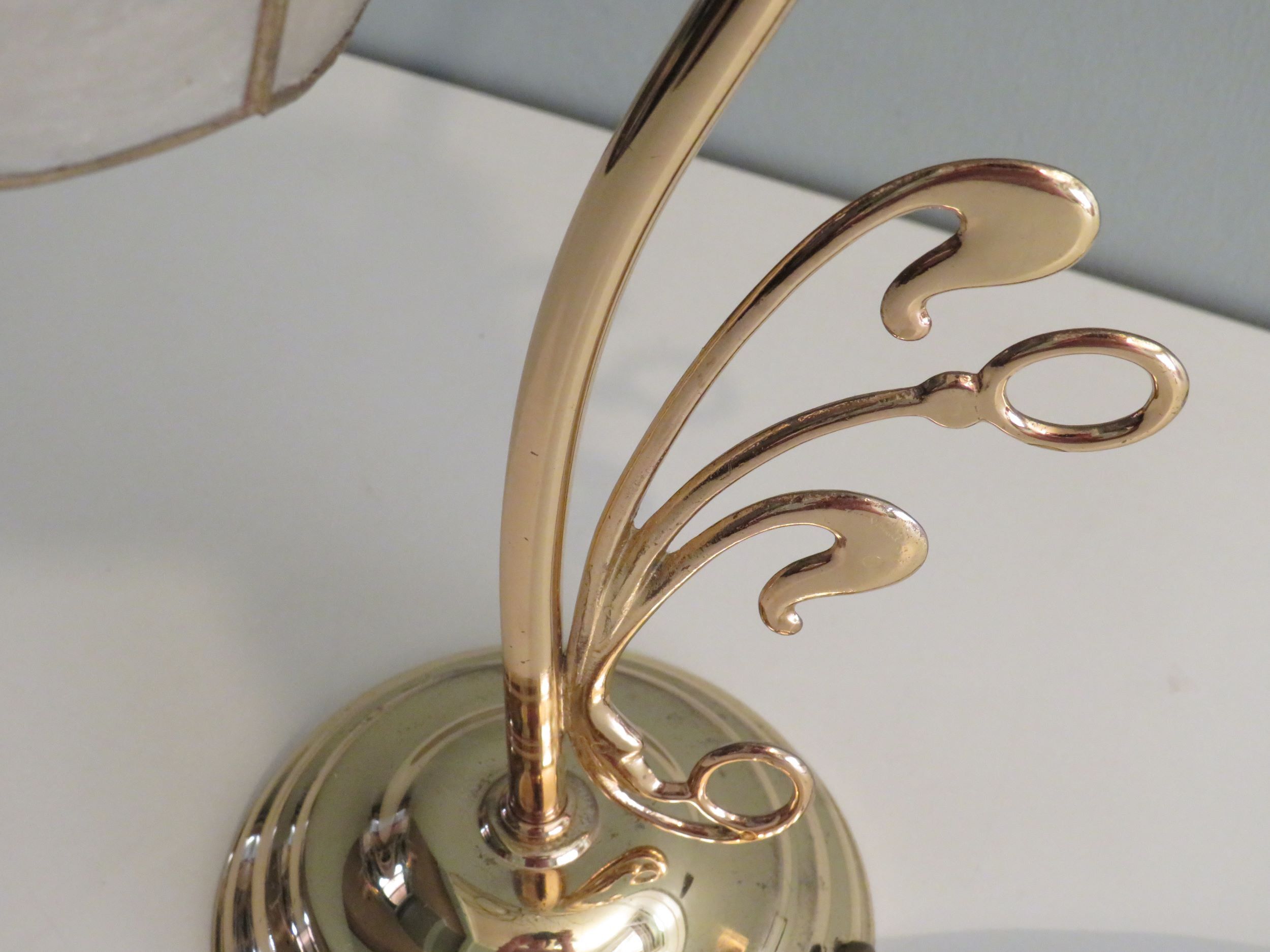 Vintage table lamp brass and Capiz, Massive Belgium