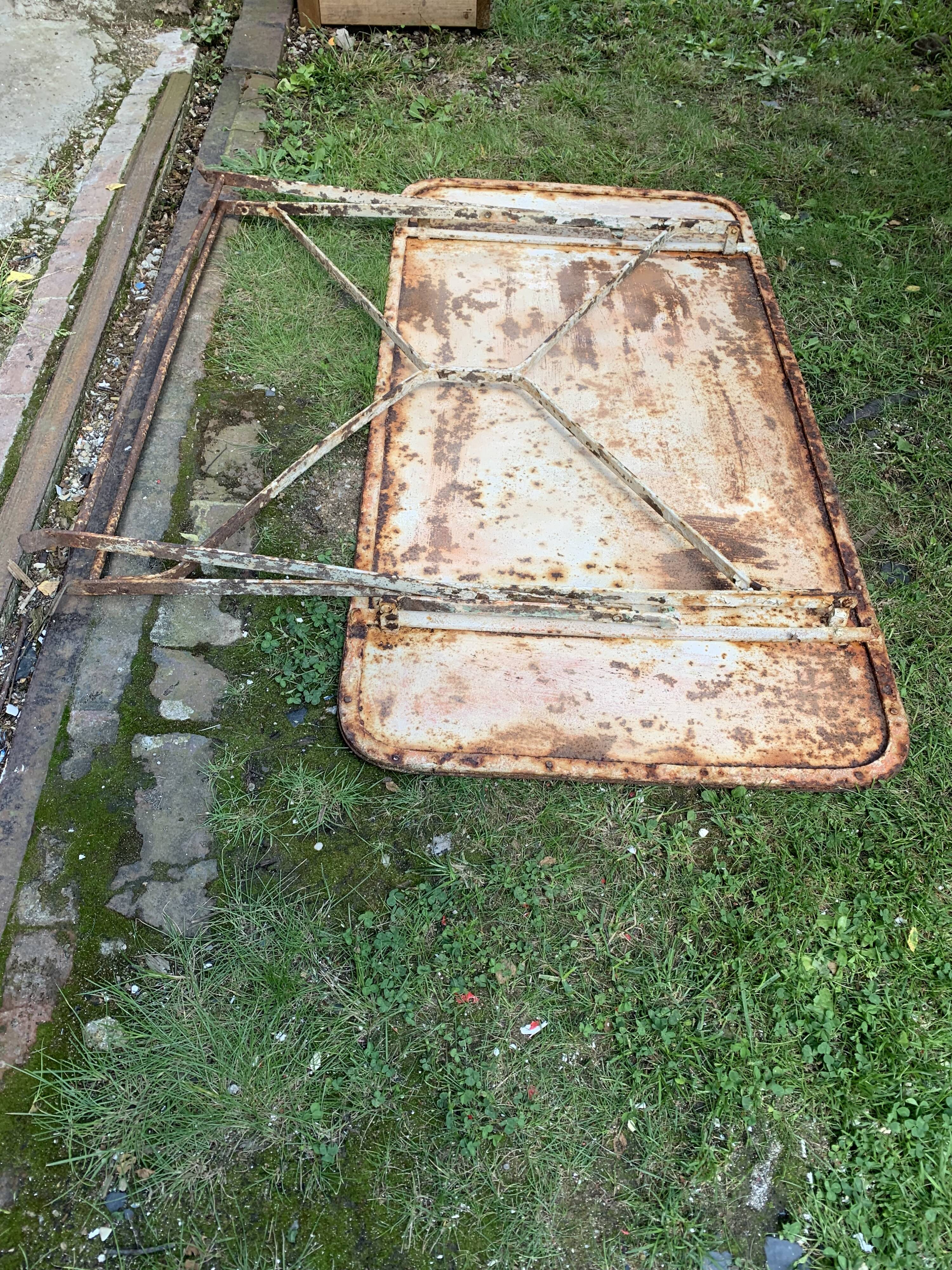 Rectangular folding garden table