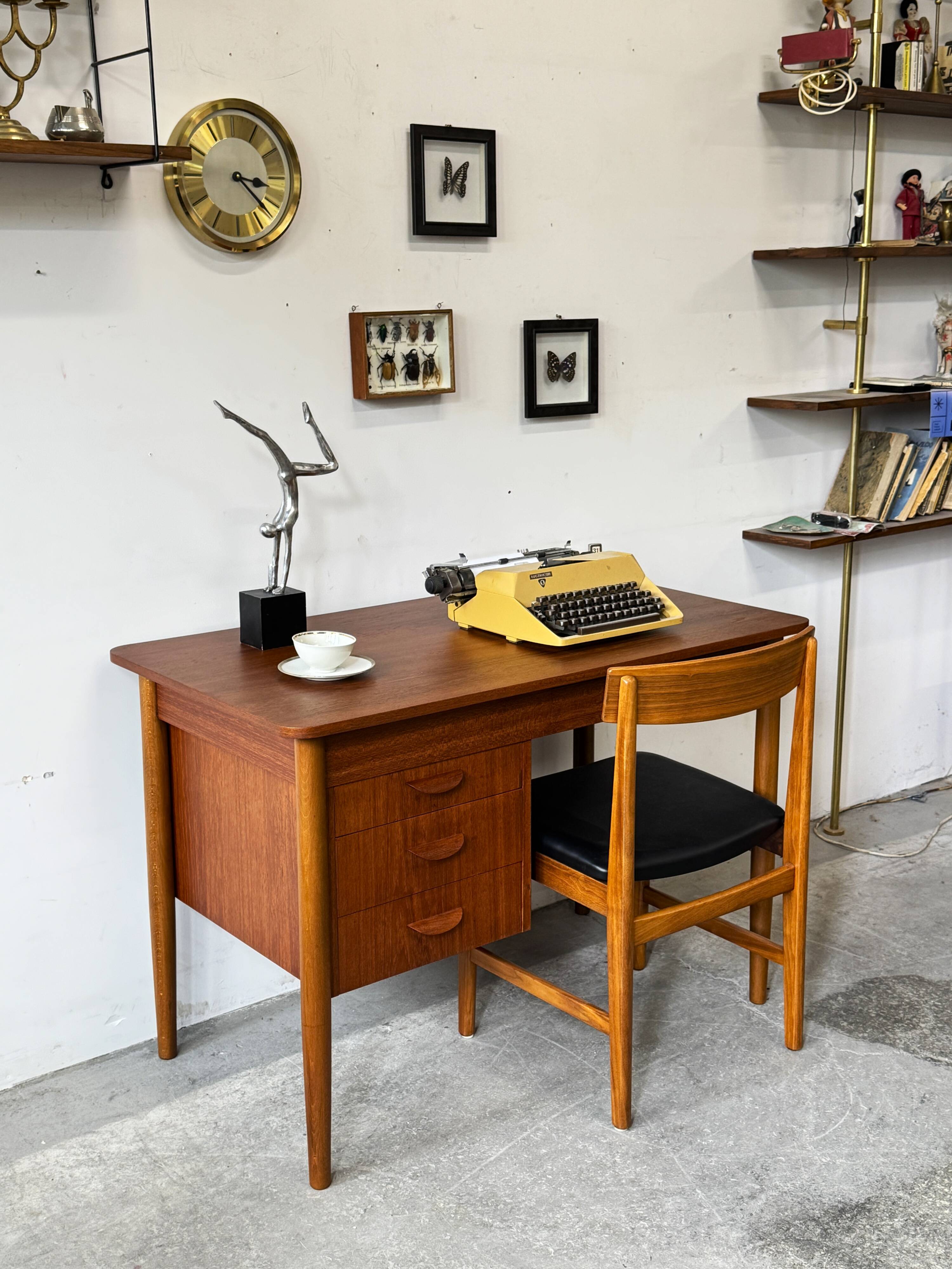 Teak Desk, Denmark 1960s/1970s, Vintage, Mid-C Modern