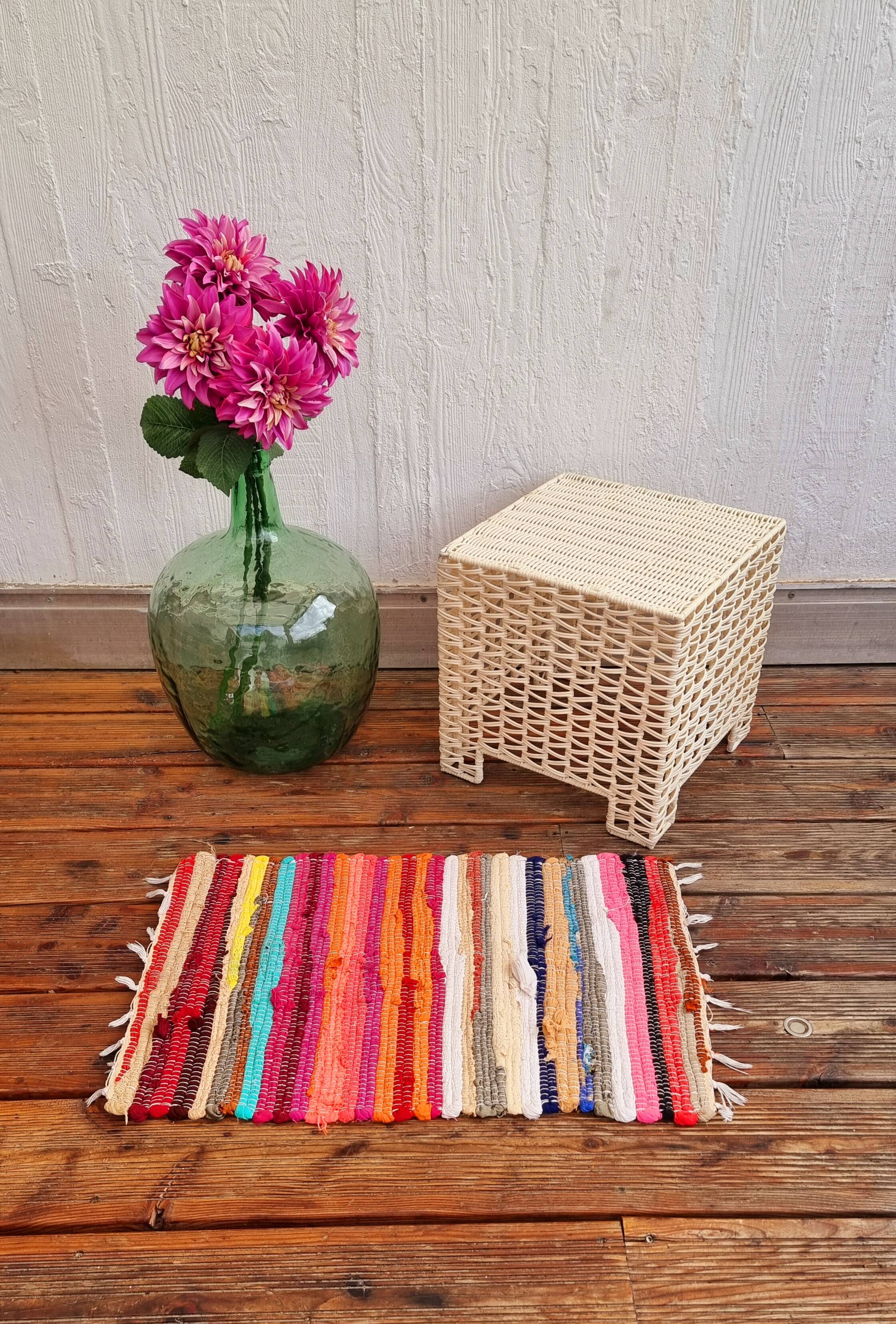 Table basse en plastique tressé vintage
