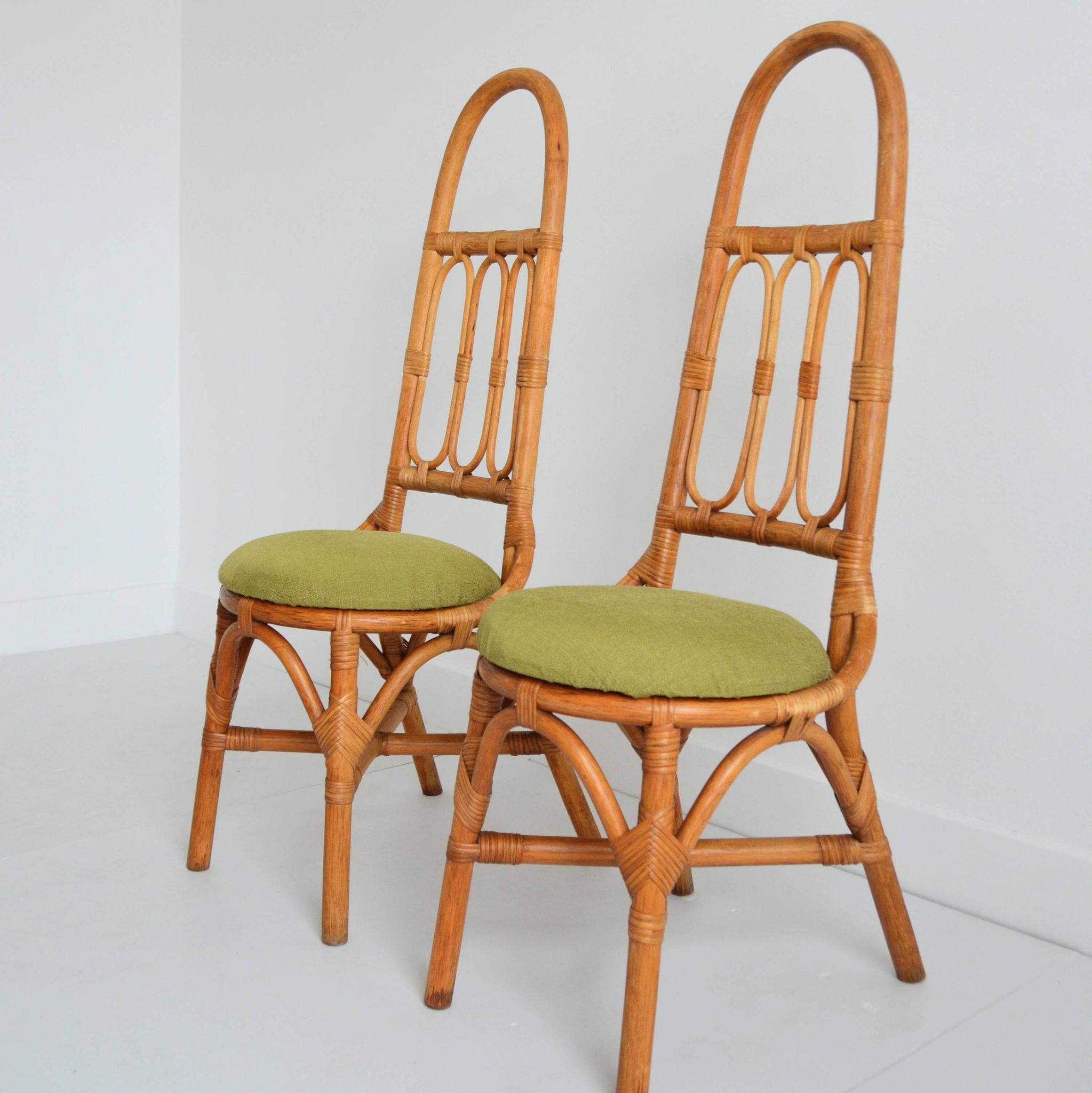 Pair of Italian high chairs in bamboo and rattan from the 1960s.