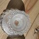 Bonbonnière sur pied en verre moulé – Décor texturé vintage