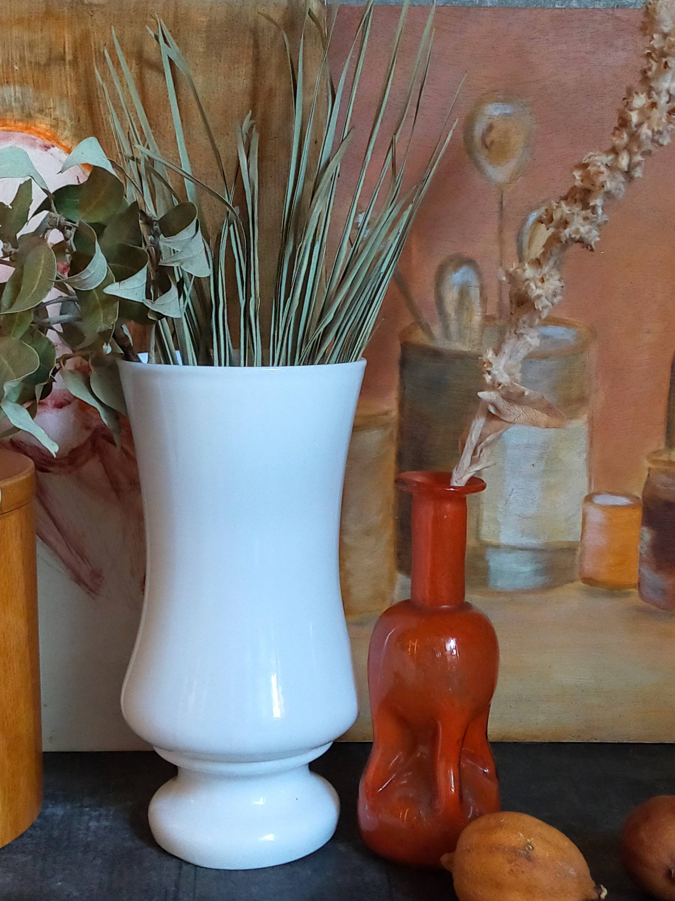 Vase en opaline sur pied début XXème