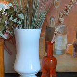 Vase en opaline sur pied début XXème