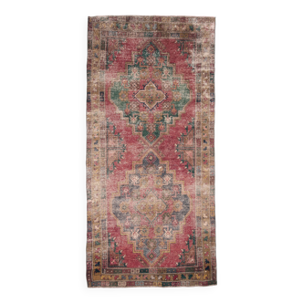 Tapis oriental turc vintage 4 x 9 nuances de rouge et vert, 134 x 284 cm.