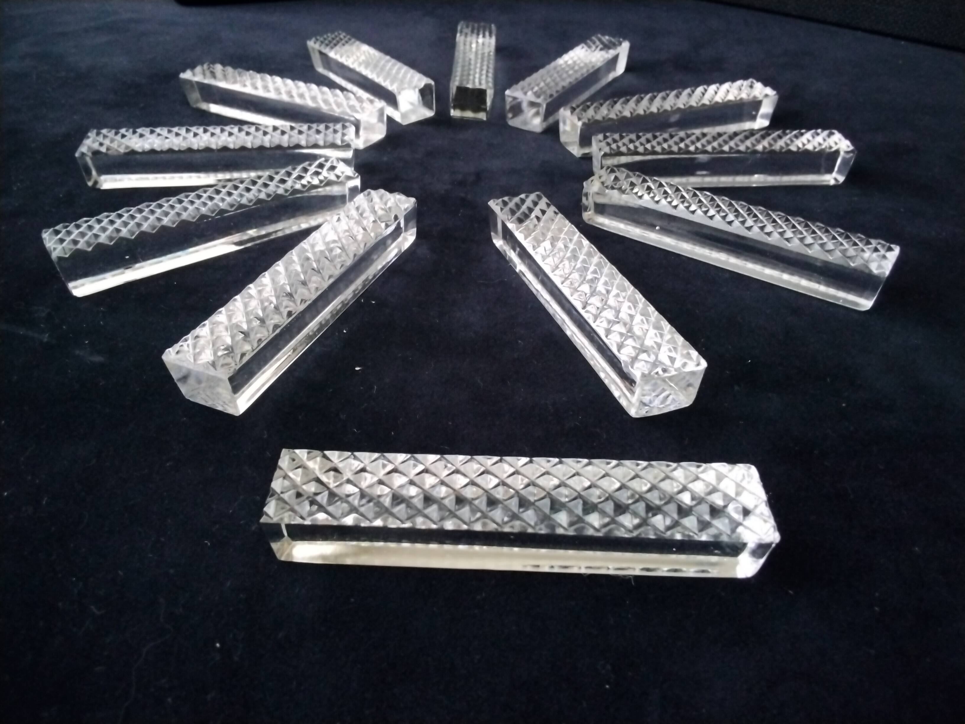 Coffret de 12 porte couteaux cristal au plomb Décor pointes de diamant