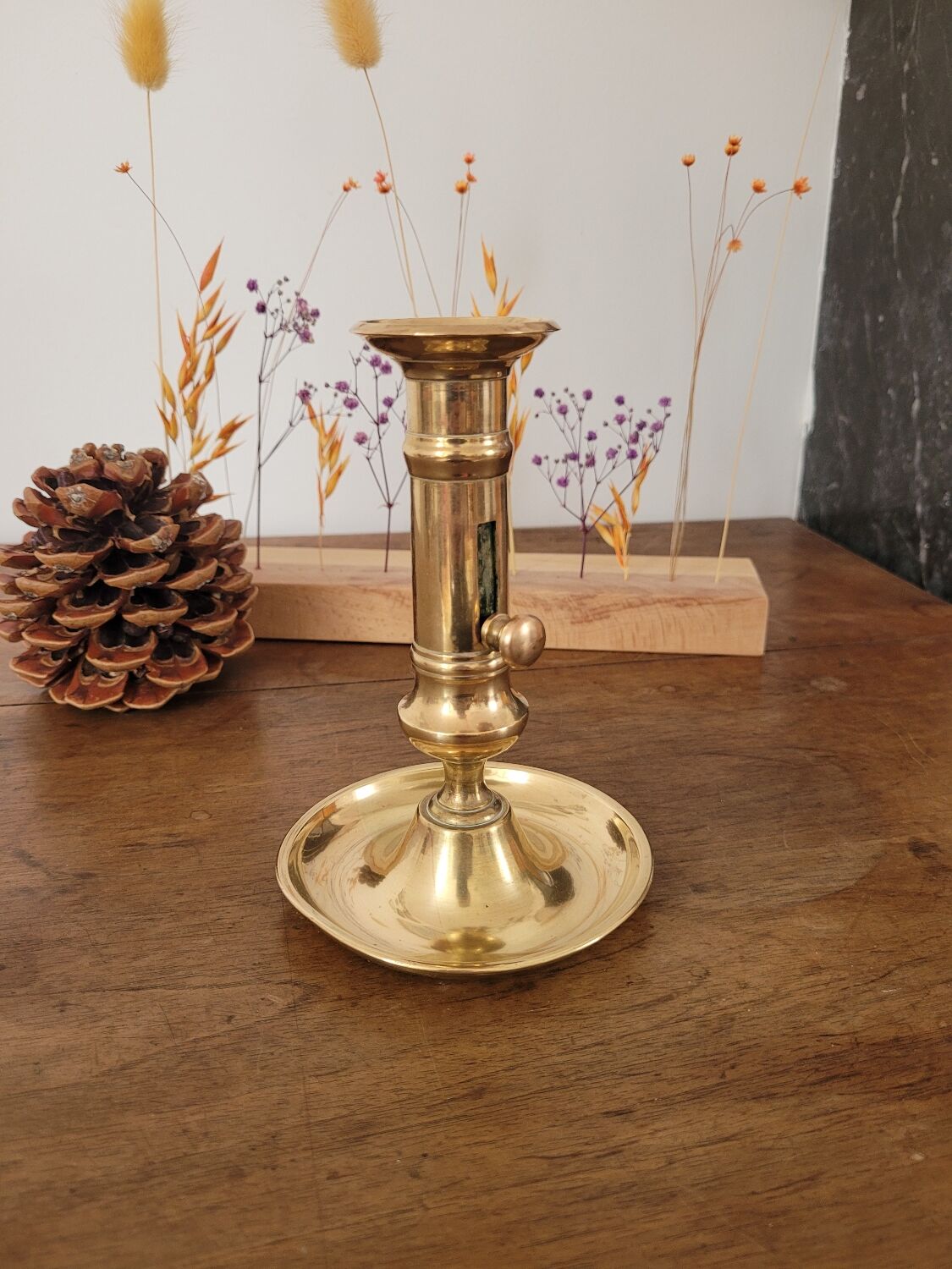 Push candle holder with hollow dish