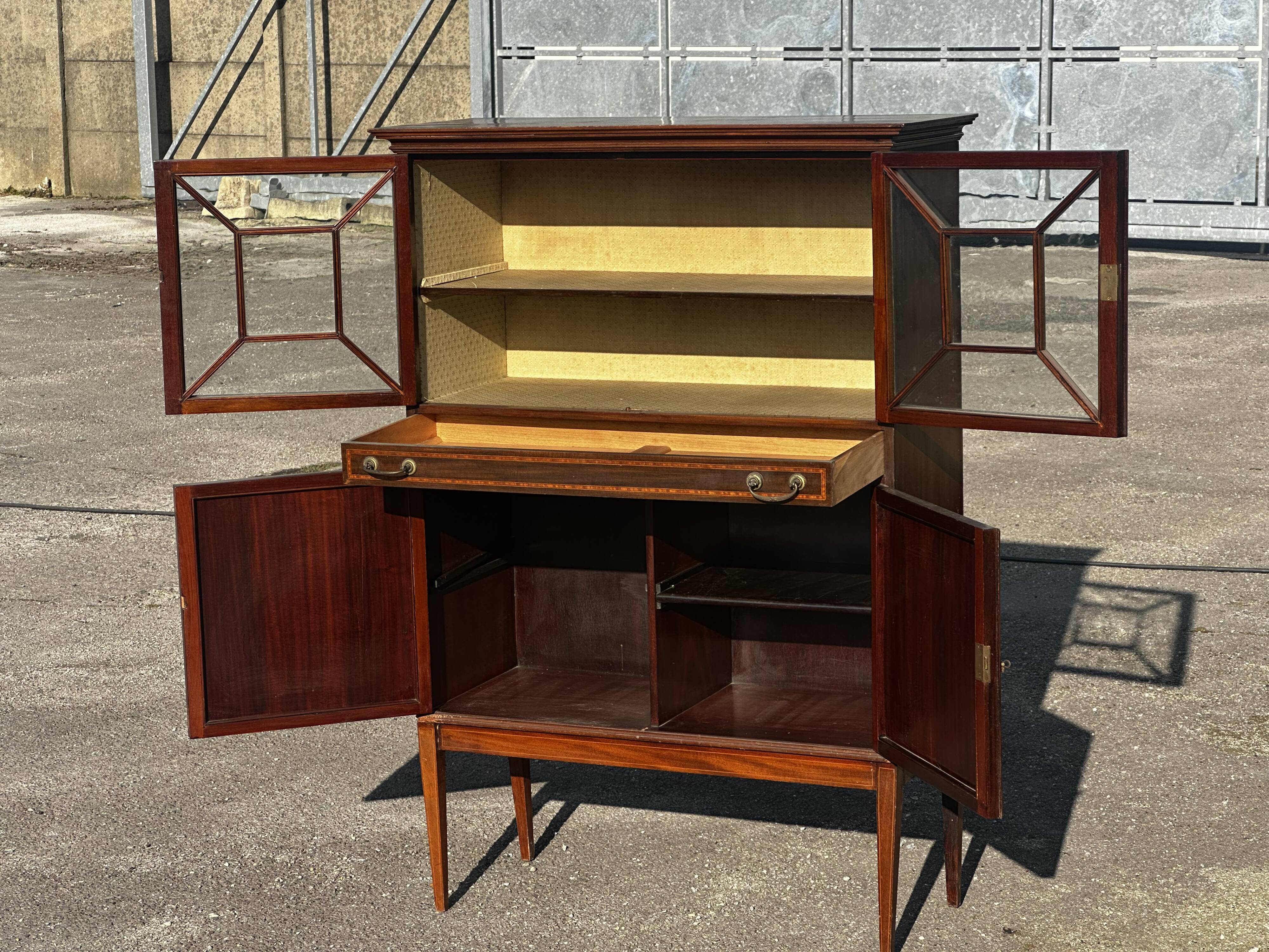Vitrine buffet en acajou début XX e - Royaume Uni