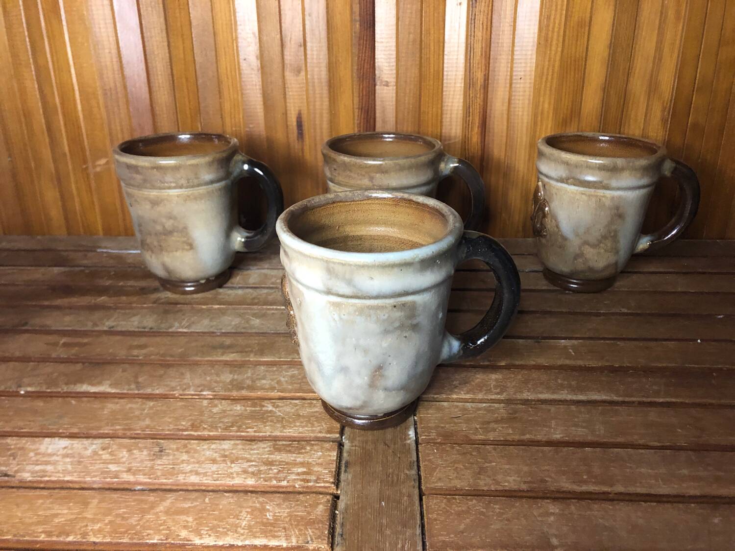 Set of 4 beige ceramic mugs fleur de lys vintage