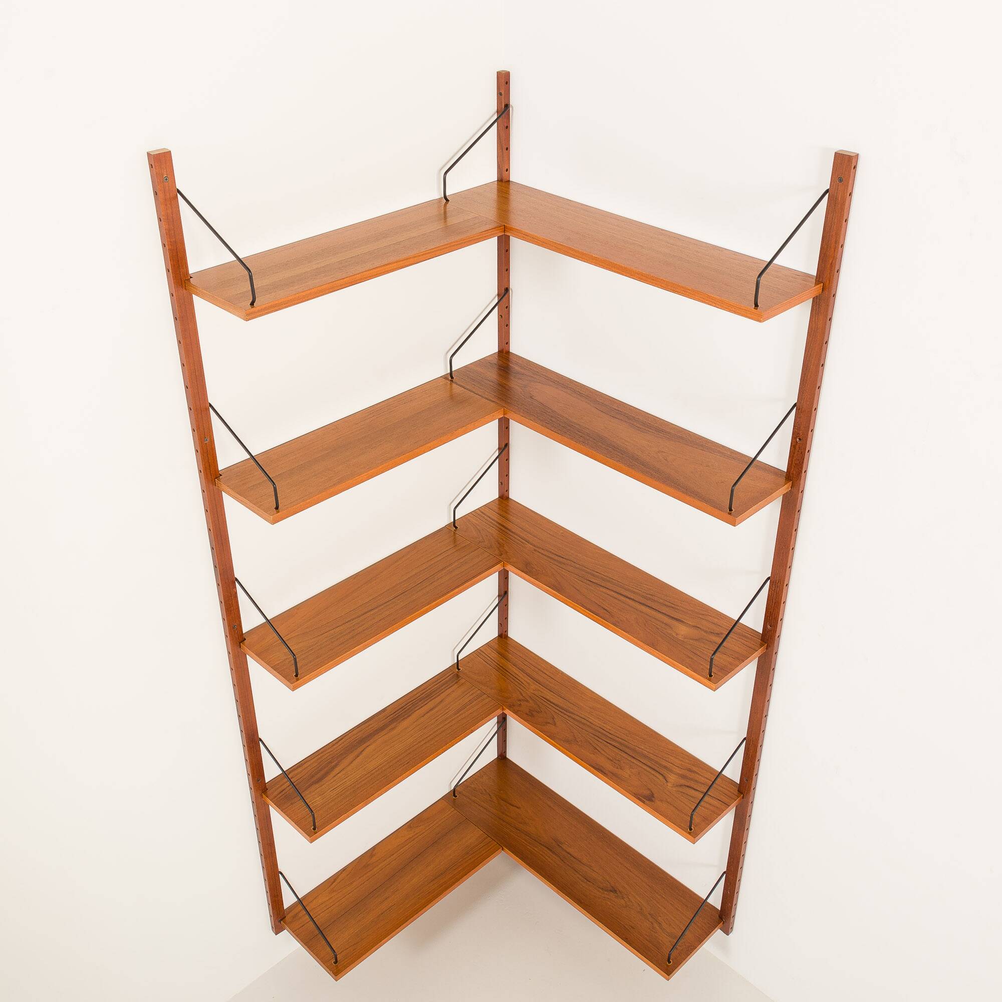 Étagère d'angle Poul Cadovius pour Cado, années 1960