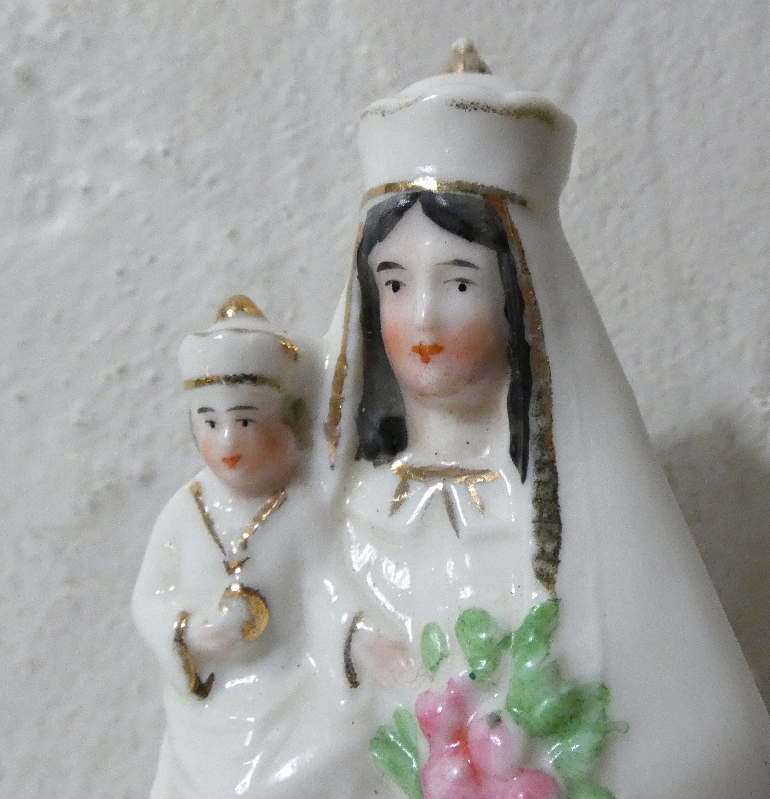 Old porcelain statue of the Virgin Mary, Notre Dame, 16.5 cm.