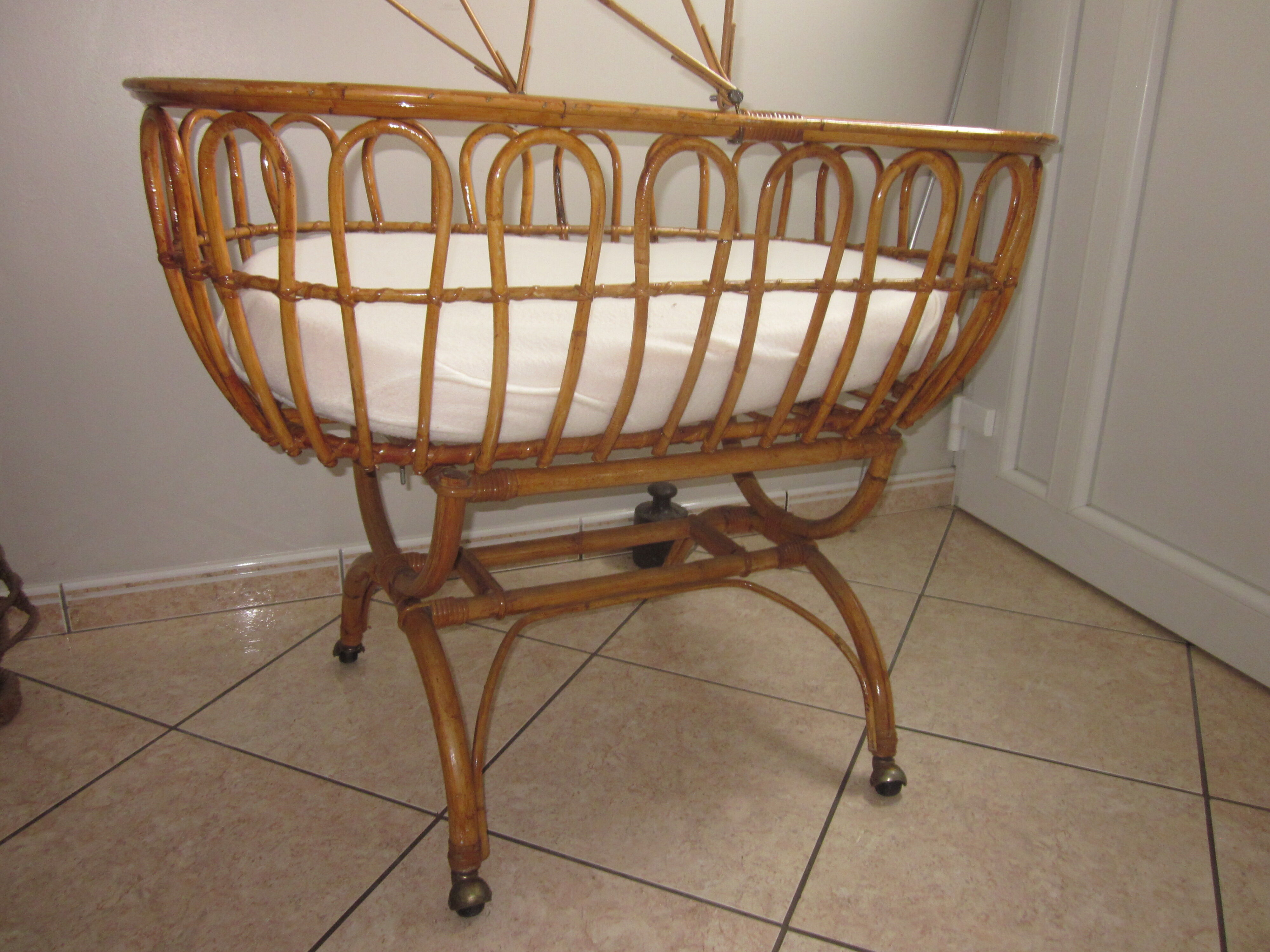 Rattan cradle of 60 years Selency