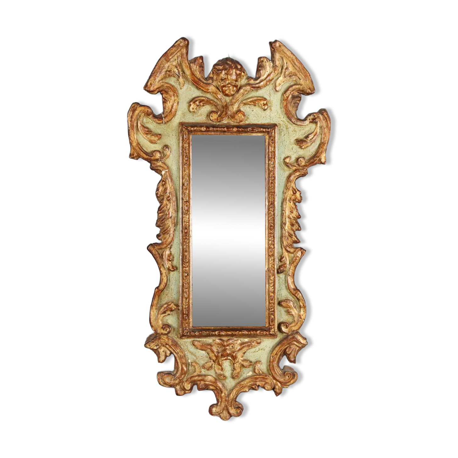 Miroir en bois de mélèze sculpté et doré