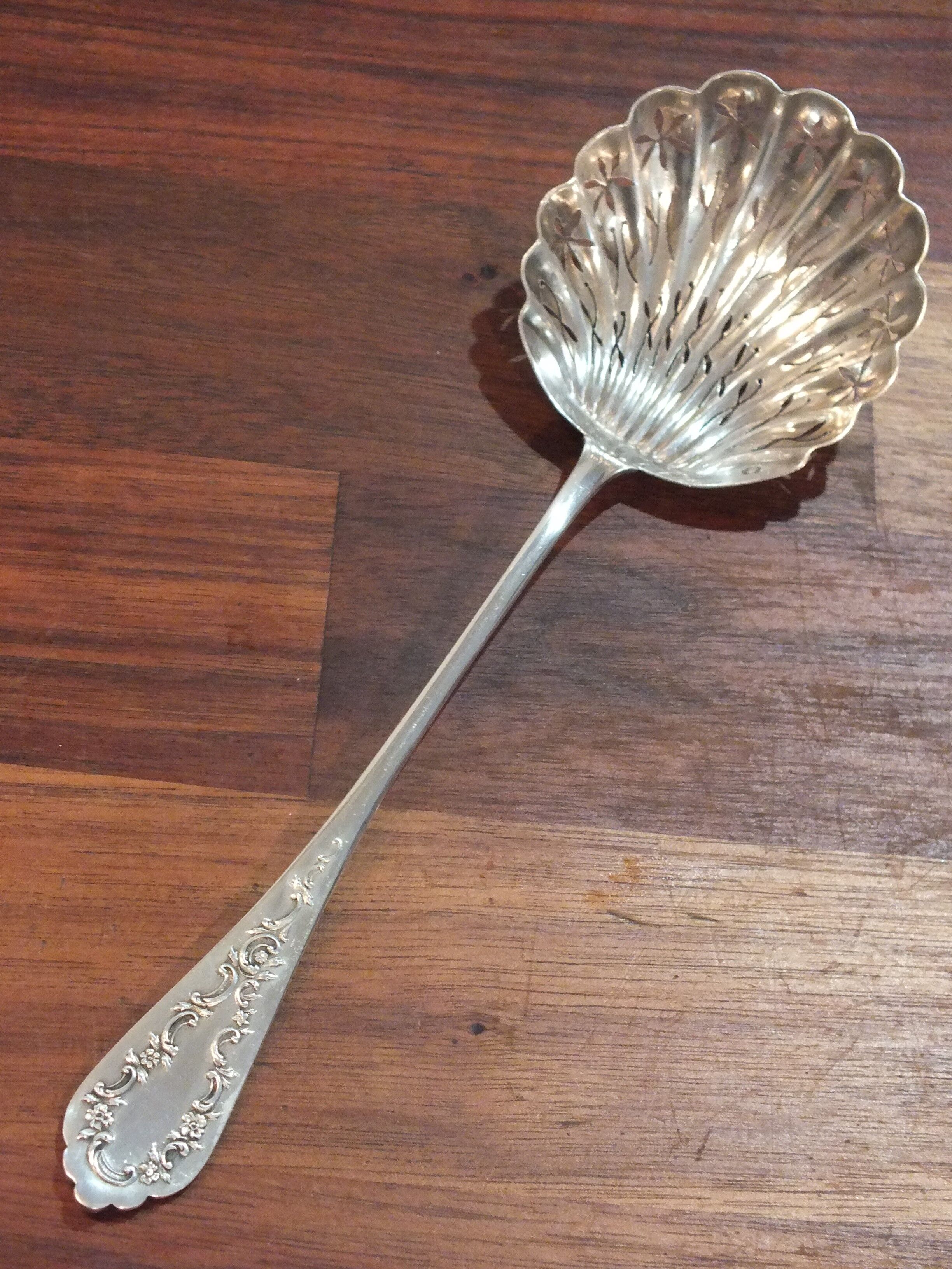 Solid silver sprinkler Minerva Louis XV style