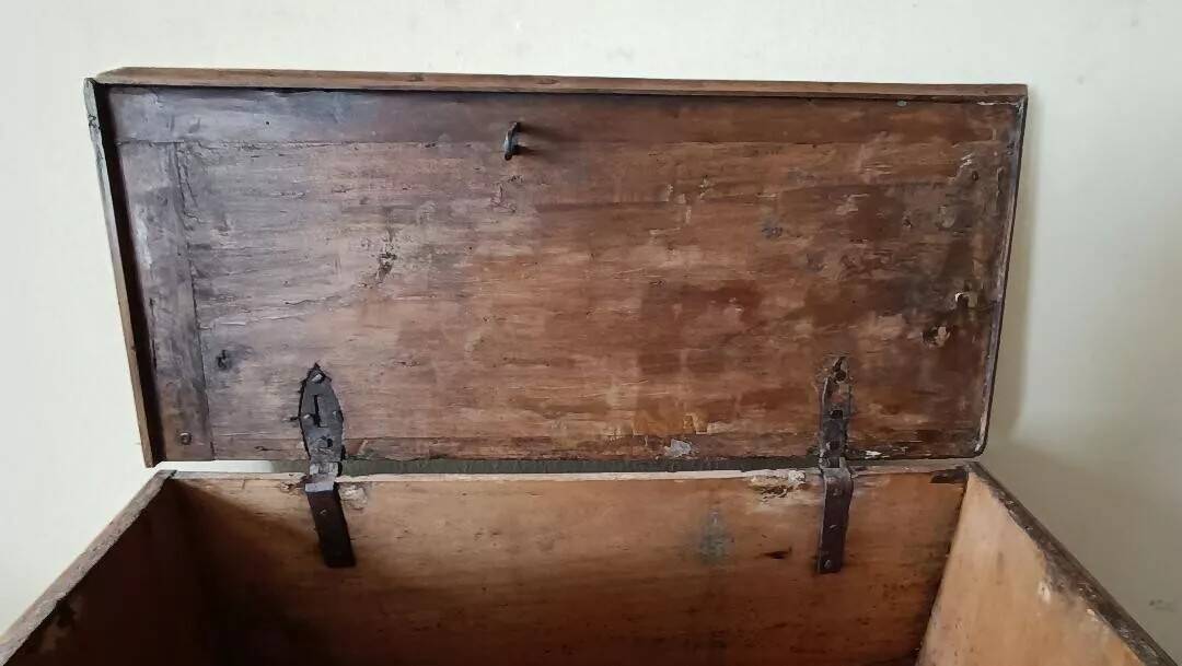 Small wooden travel chest, chest, 17th century, Tuscany