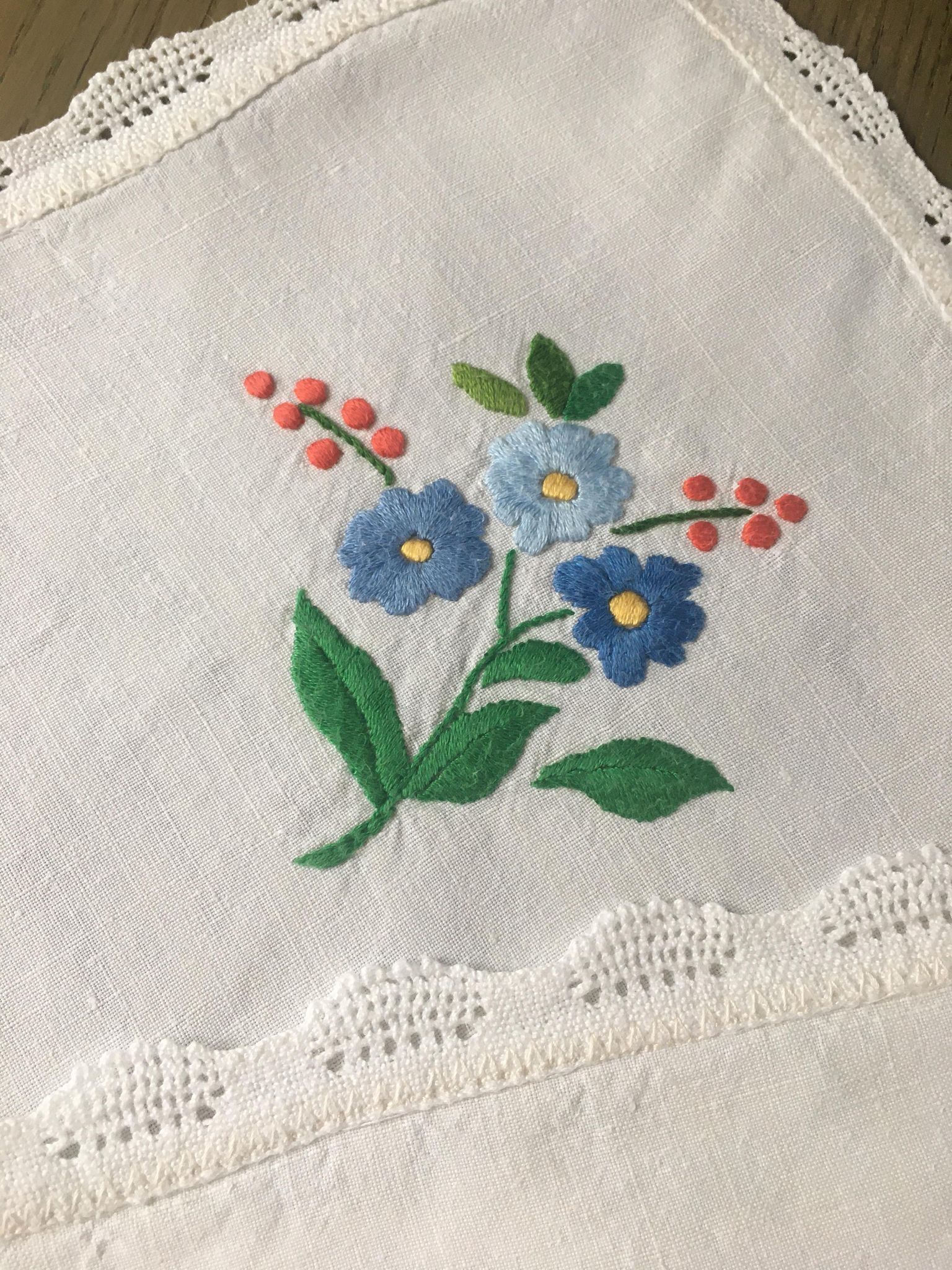 8 hand-embroidered napkins