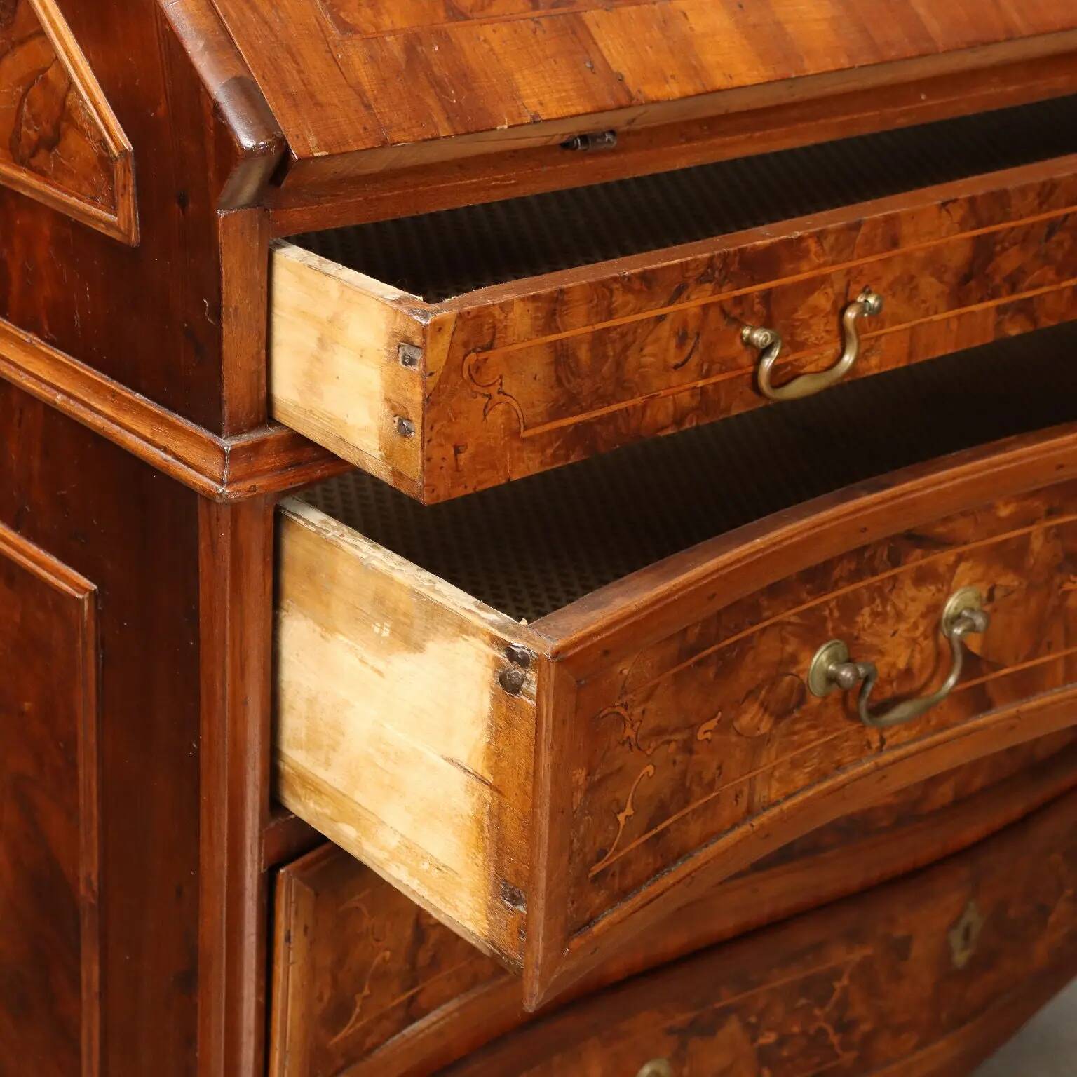 Cabinet baroque ancien en noyer à 4 tiroirs, Italie XVIIIe siècle