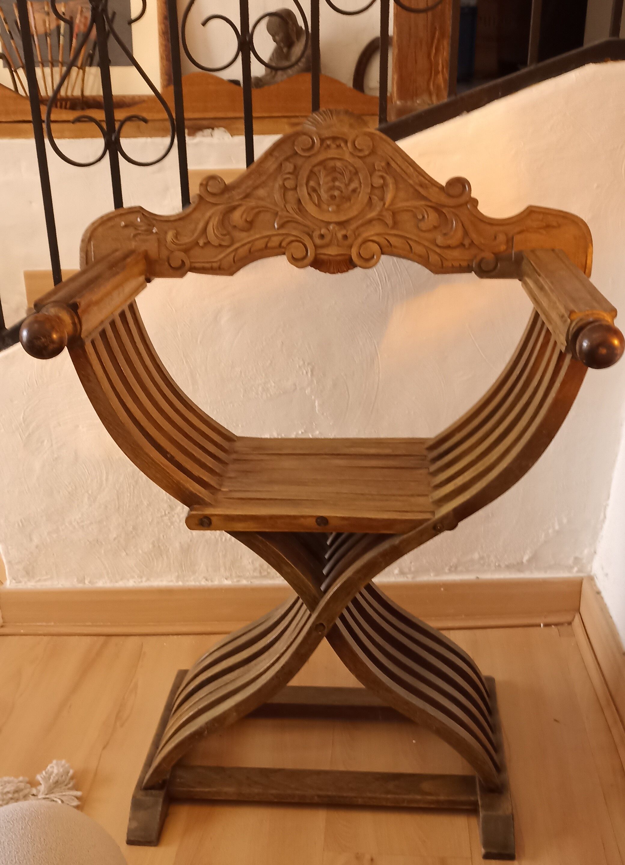 Savonarola folding chair, Dante chair, medieval chair
