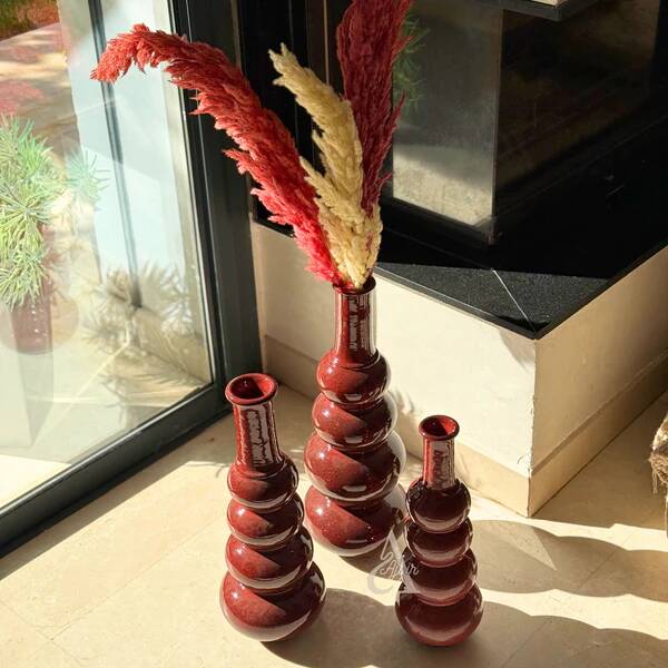 Artisanal sculptural vase Tighri bordeaux