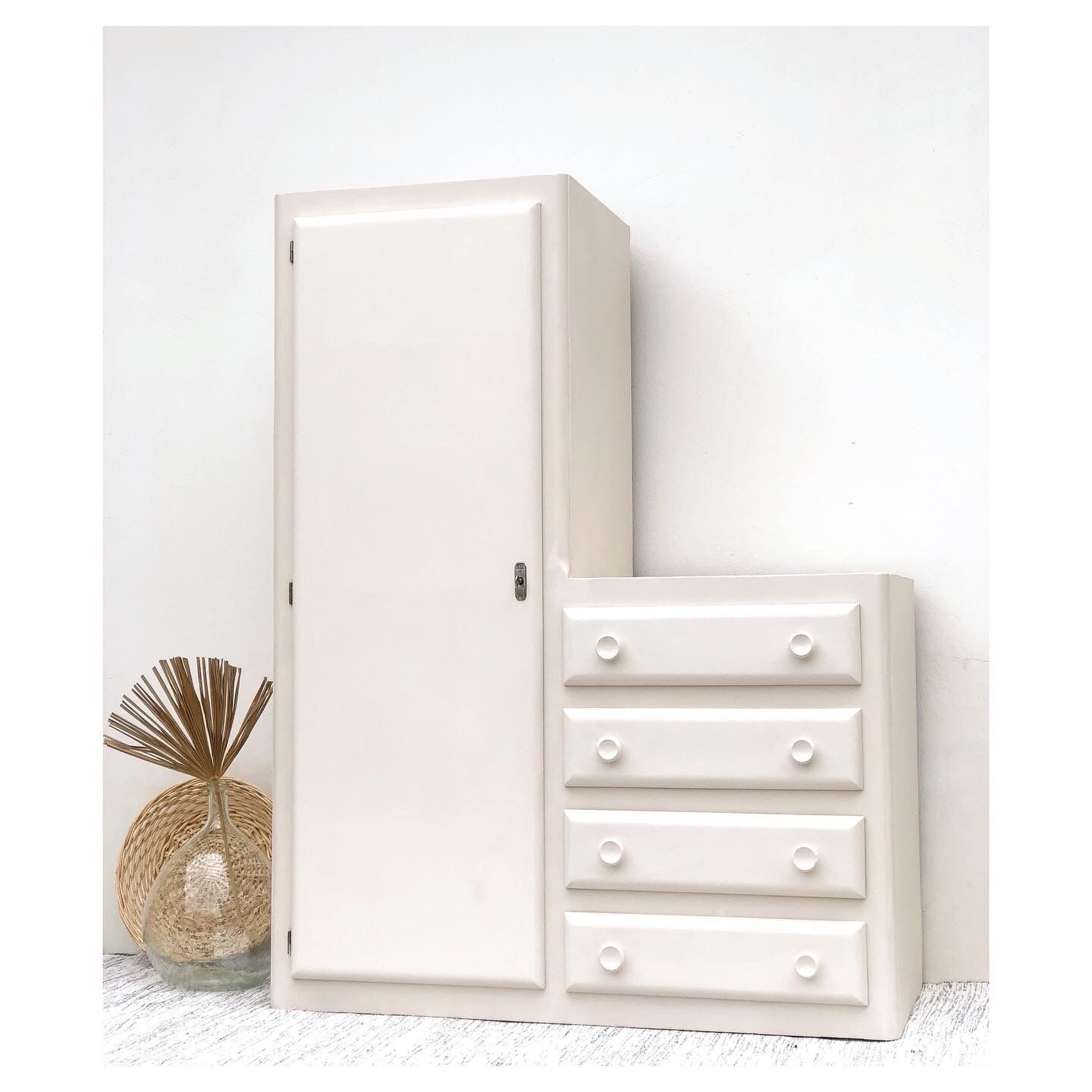 Armoire parisienne asymétrique