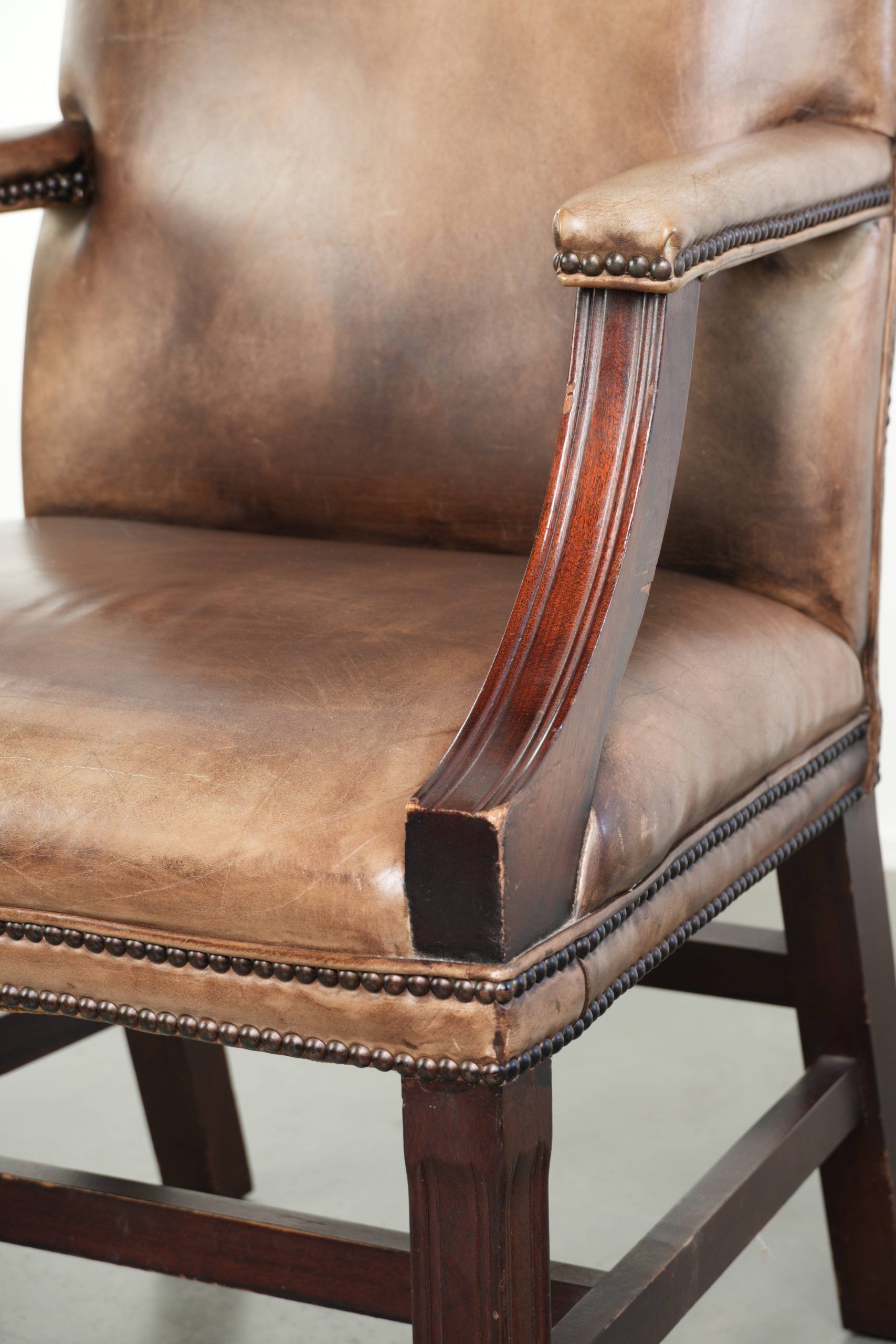 Chaise de bureau/chaise d'appoint Gainsborough en cuir de vache de style anglais du 20e siècle