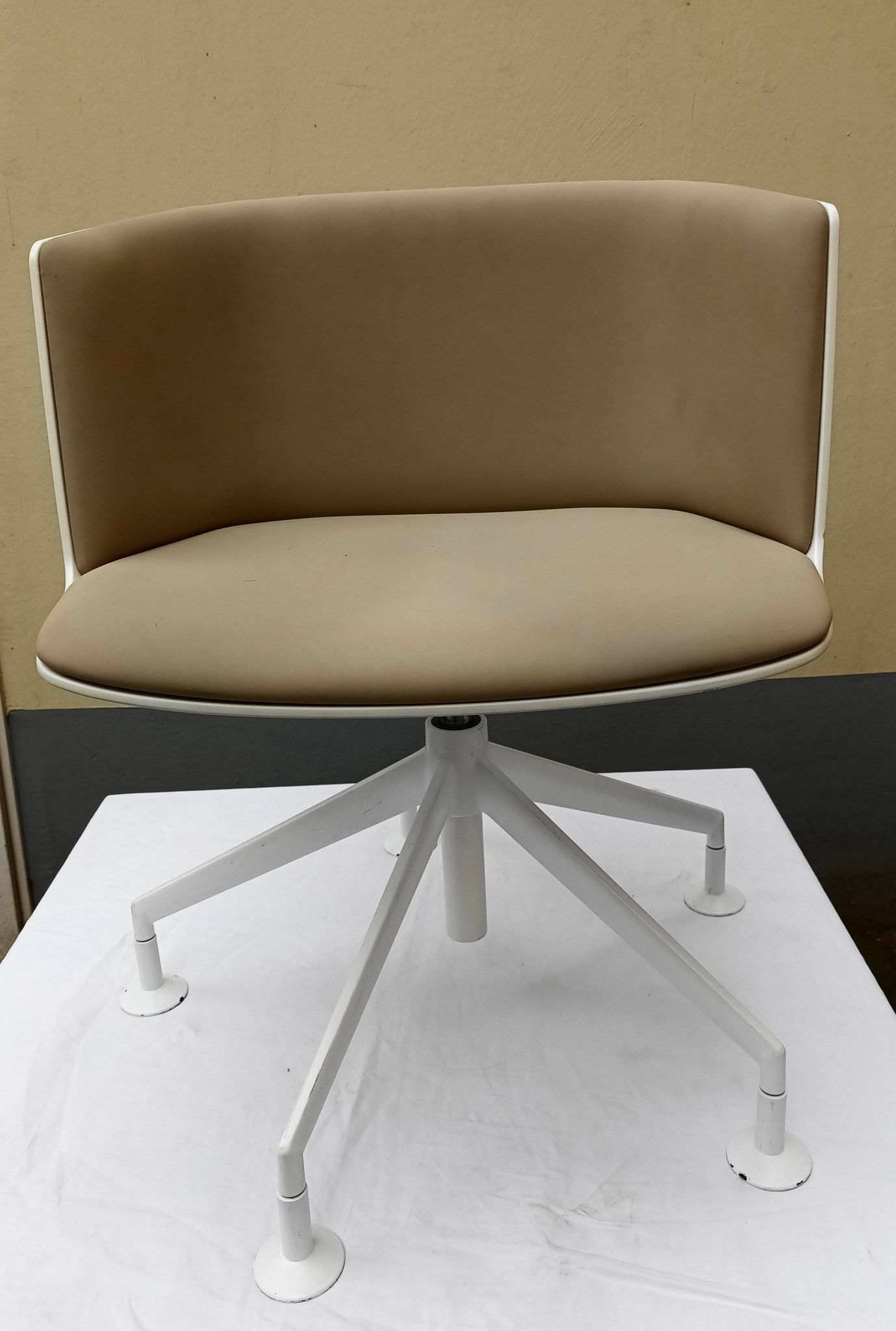 "Cut" office chair by Francesco Rota for Lapalma