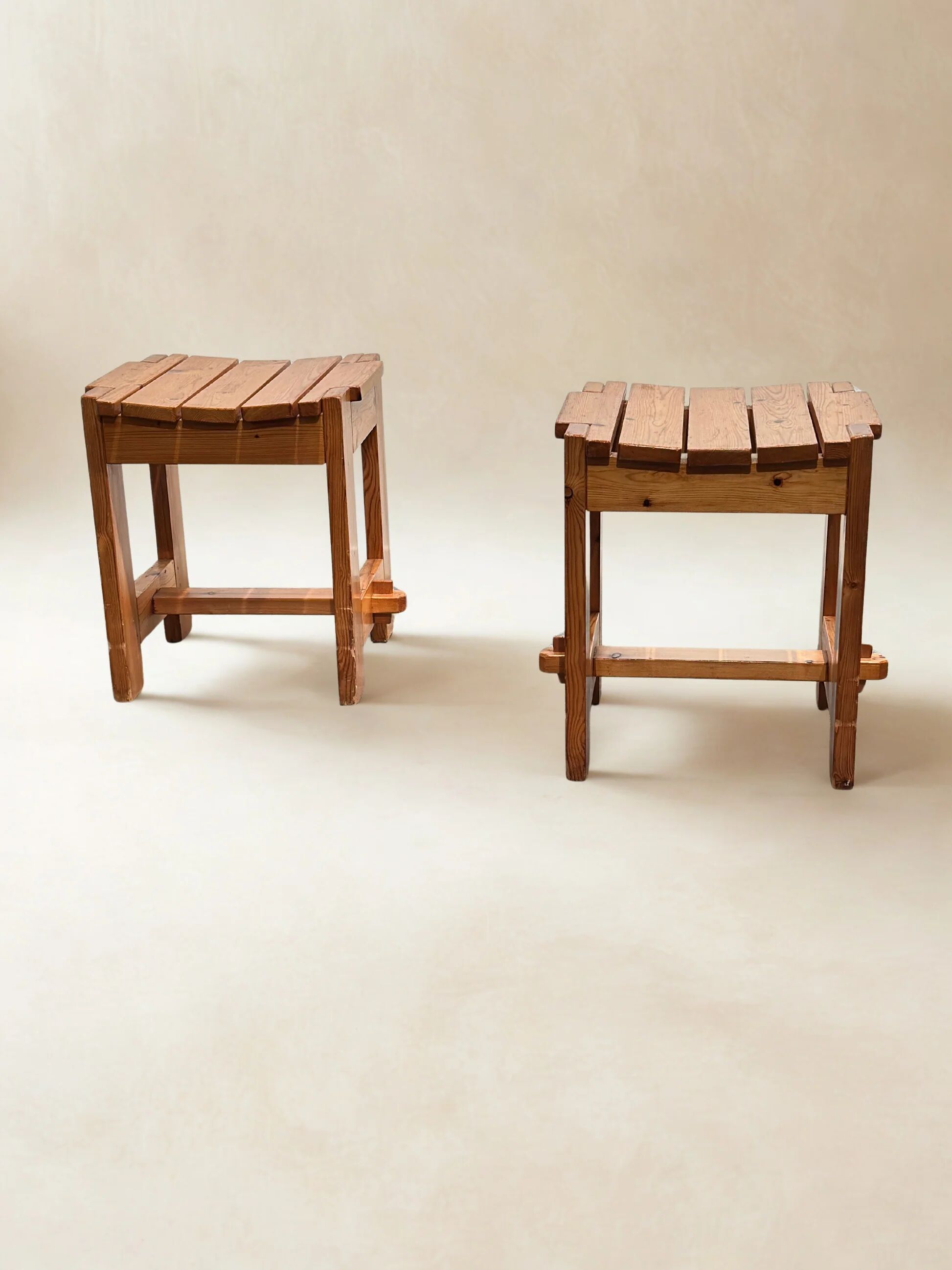 Set brutalist Swedish solid pine stools