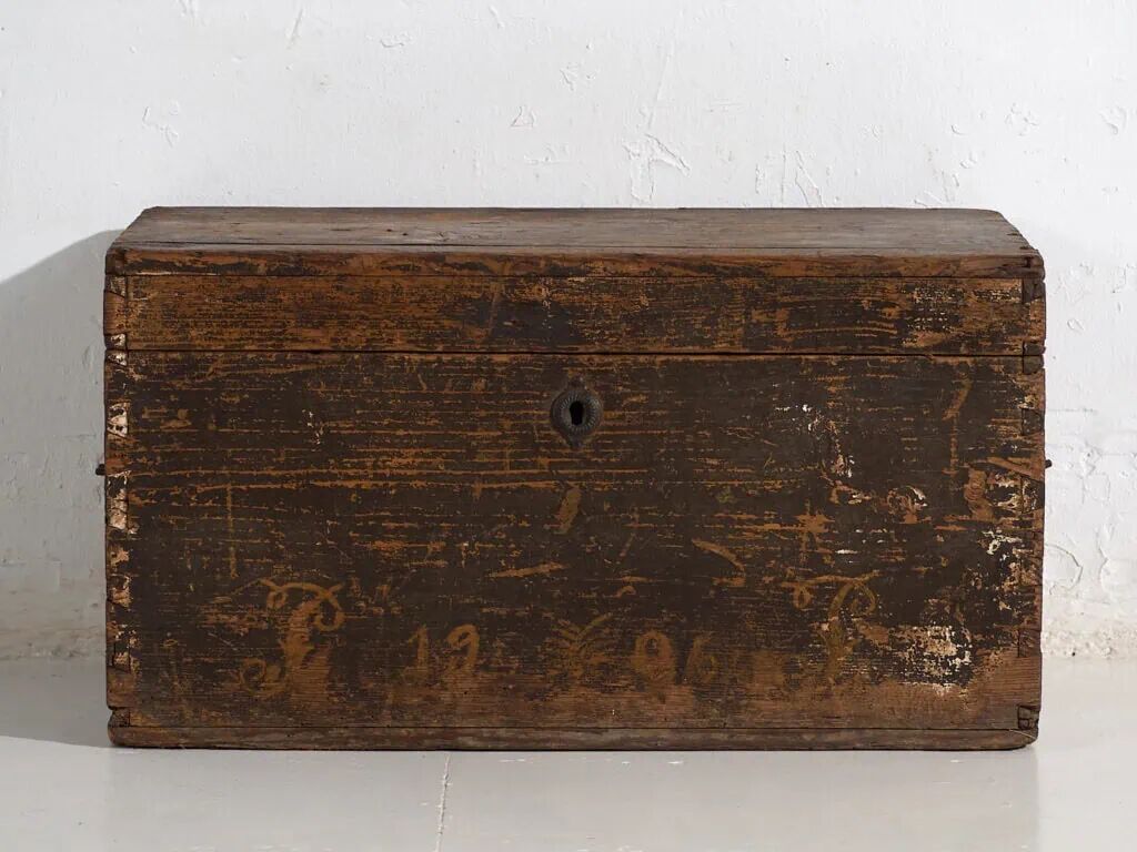 Antique chest with dark patina (Year 1906) #5