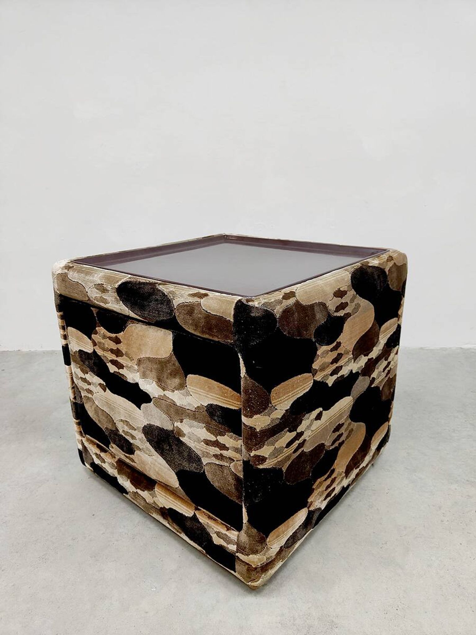 Table de chevet de table d'armoire de boîte de camouflage vintage