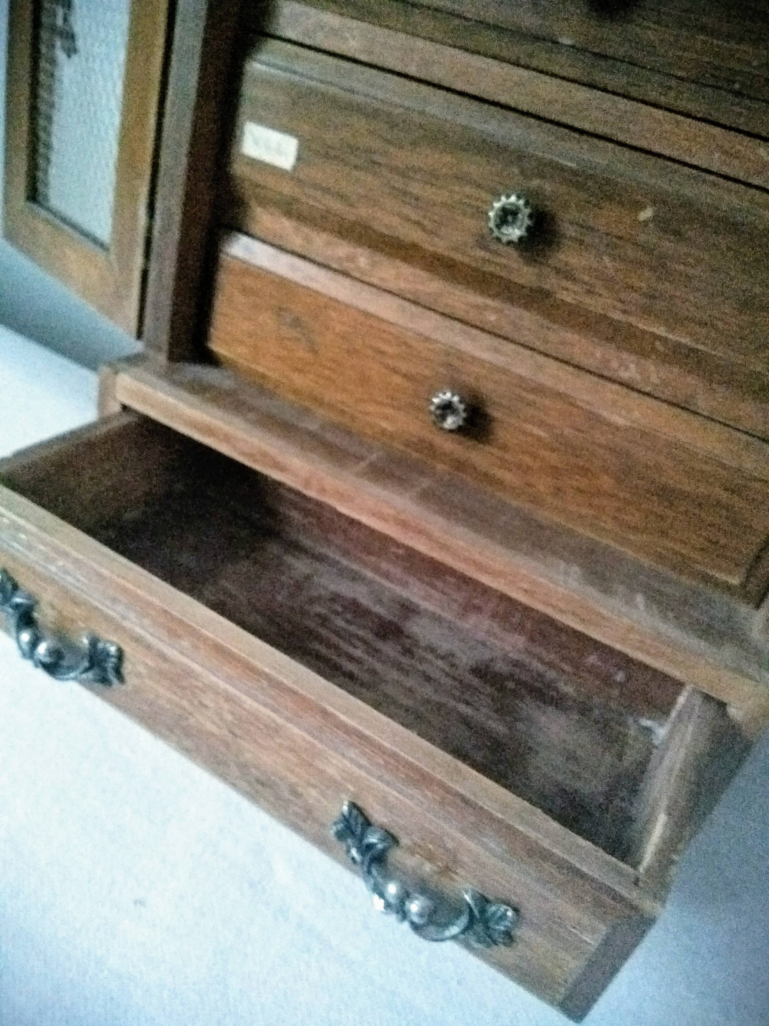 Musical jewelry cabinet