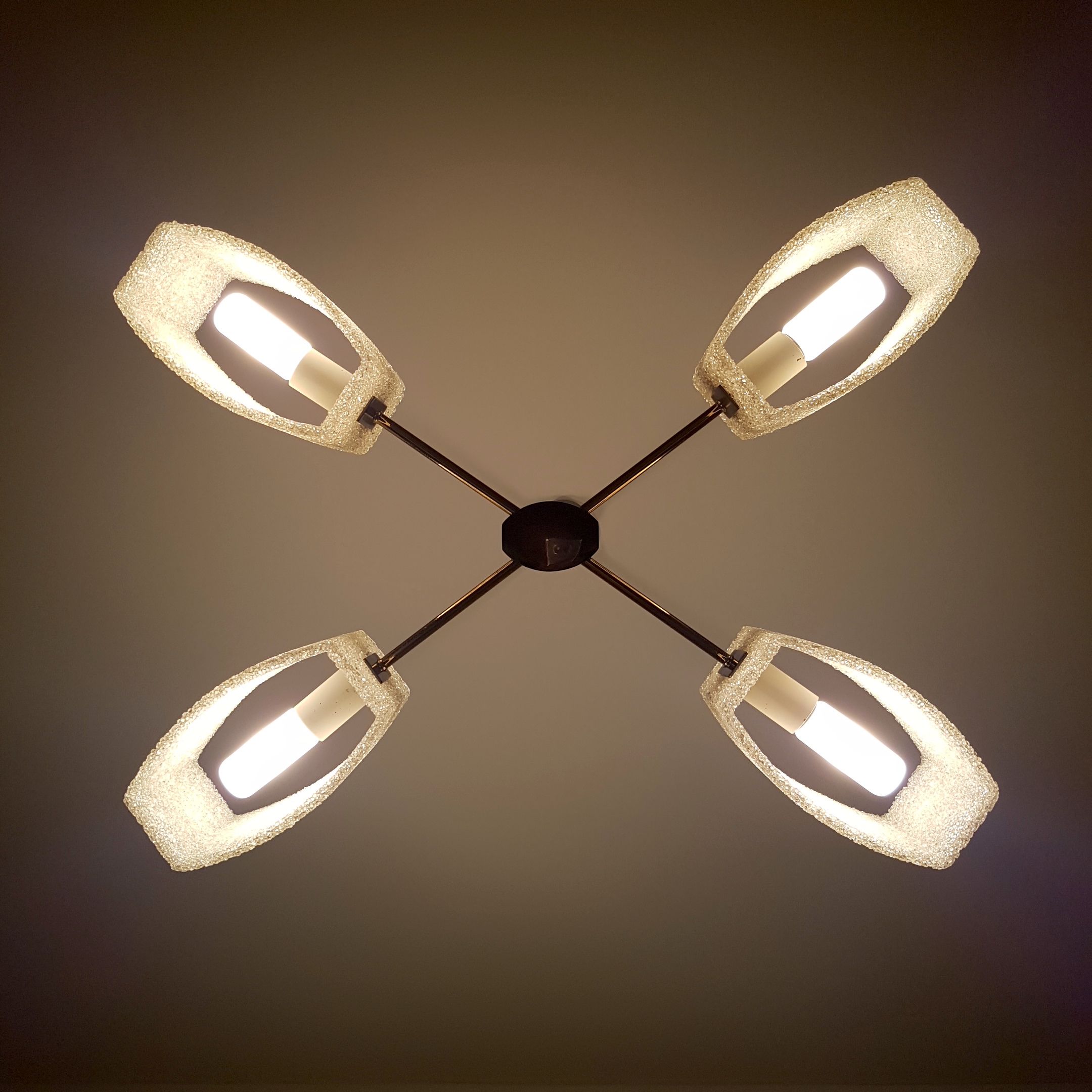Lustre 4 feux en perspex, métal doré et chrome noir vintage