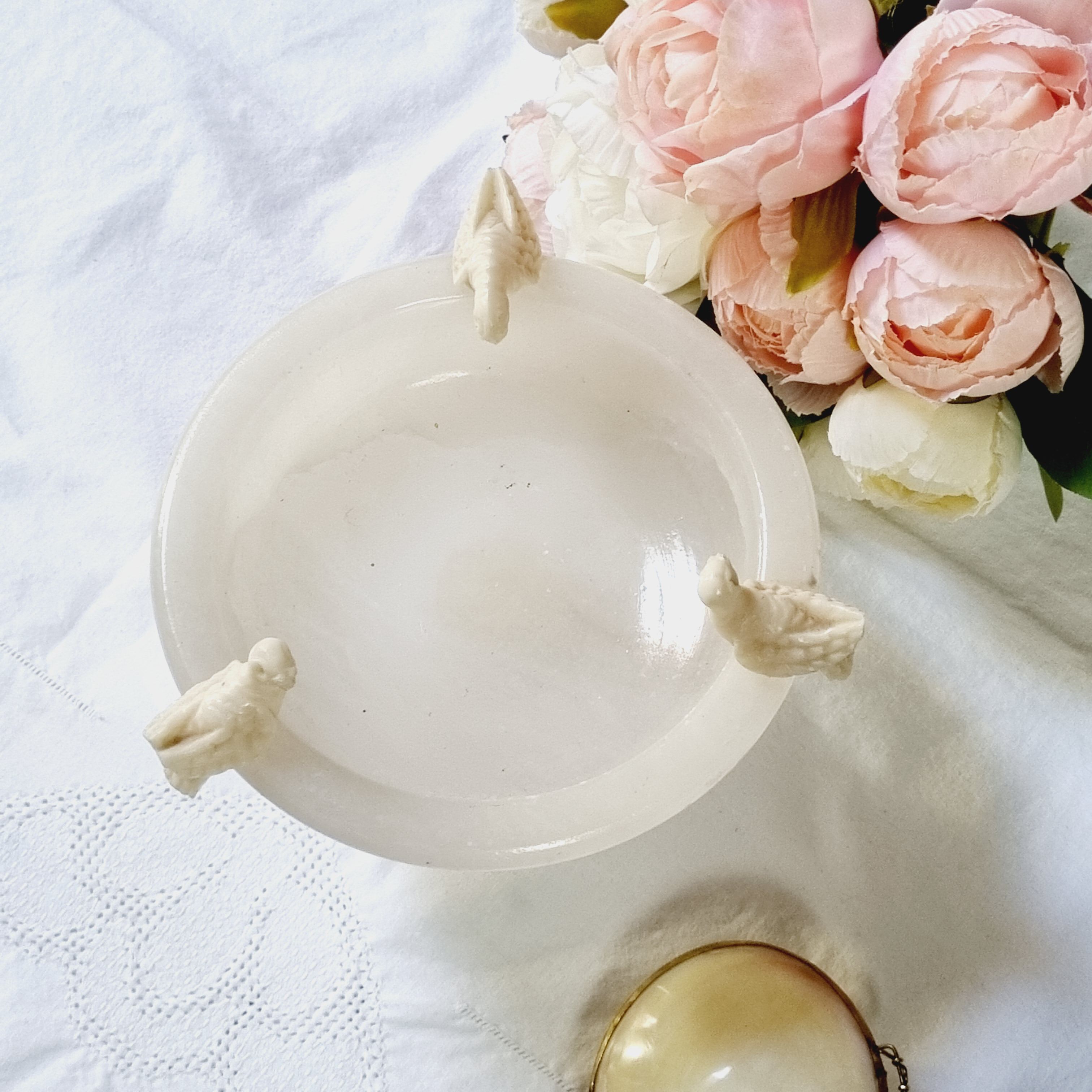 Alabaster cup with 3 doves