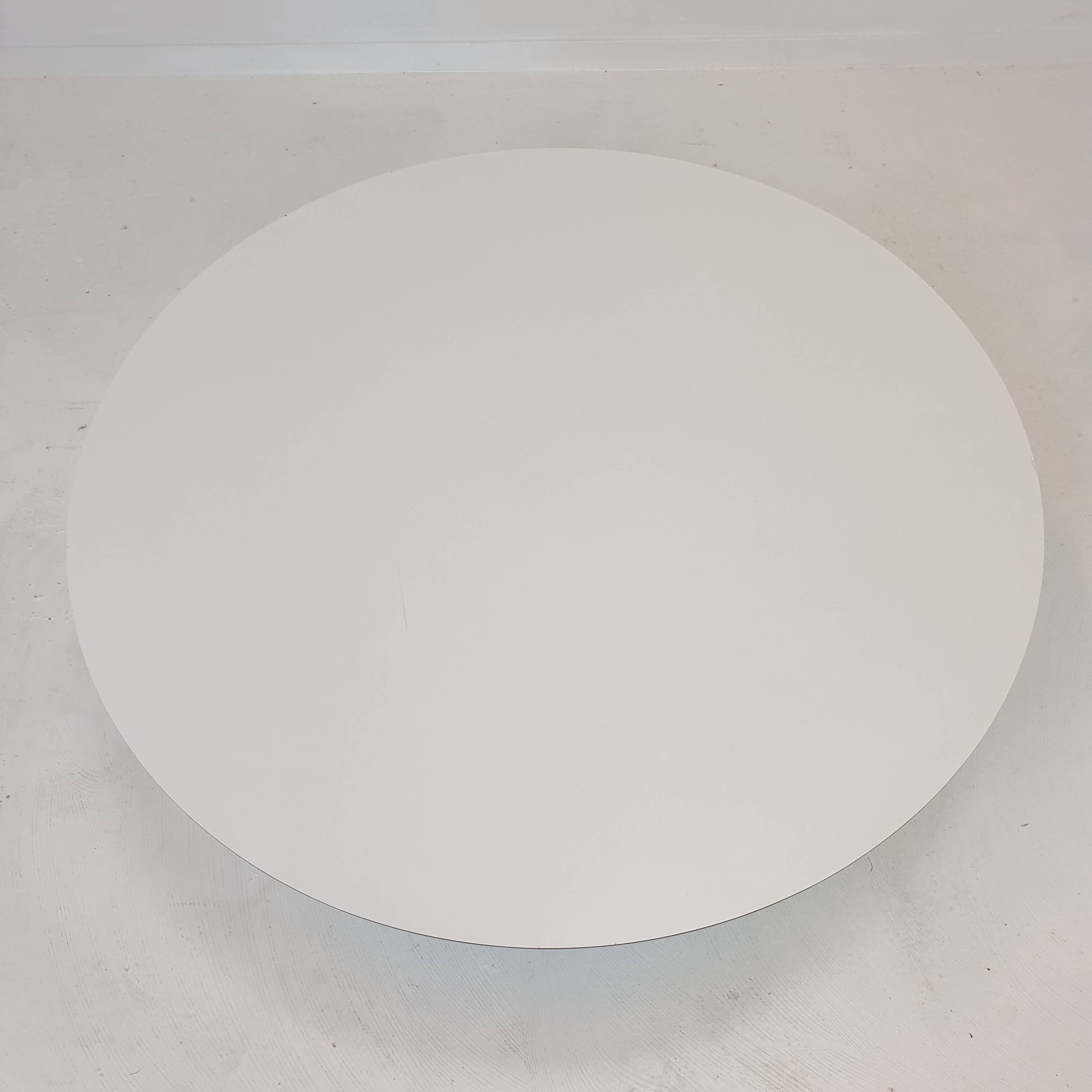 Round coffee table by Geoffrey Harcourt for Artifort, 1960s.