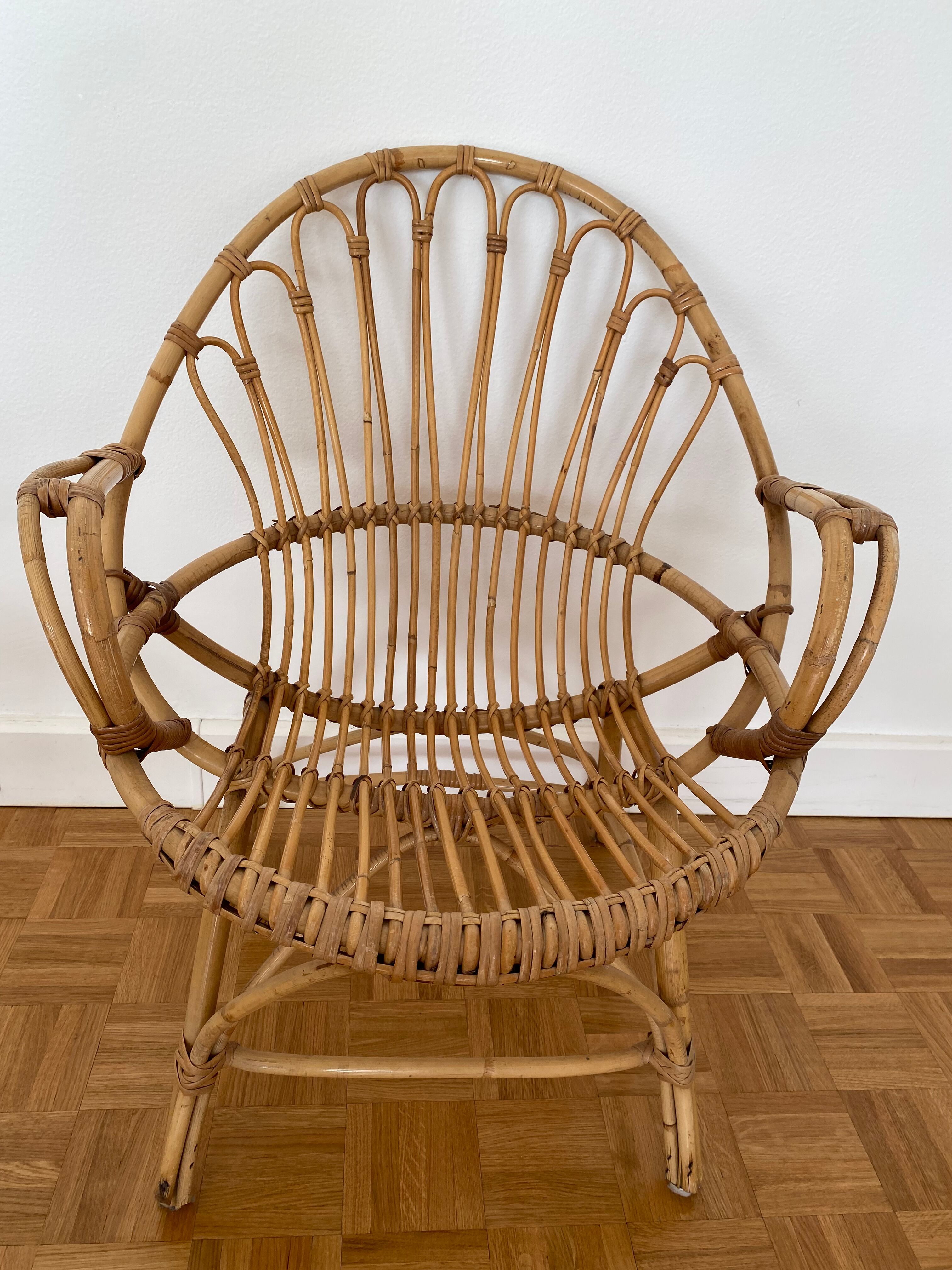 Armchair basket in vintage rattan 60's