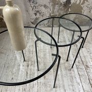 Tables basses gigogne métal et verre années 50