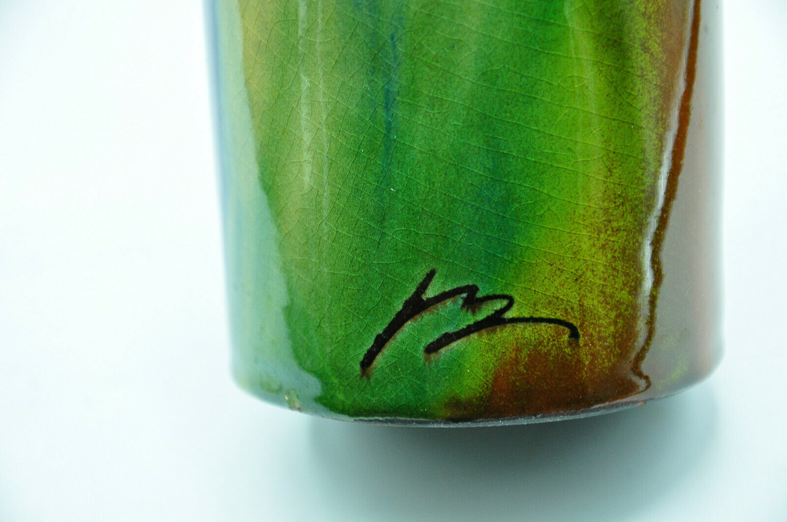 Vase bottle soliflore signed to identify contemporary multicolor design décor
