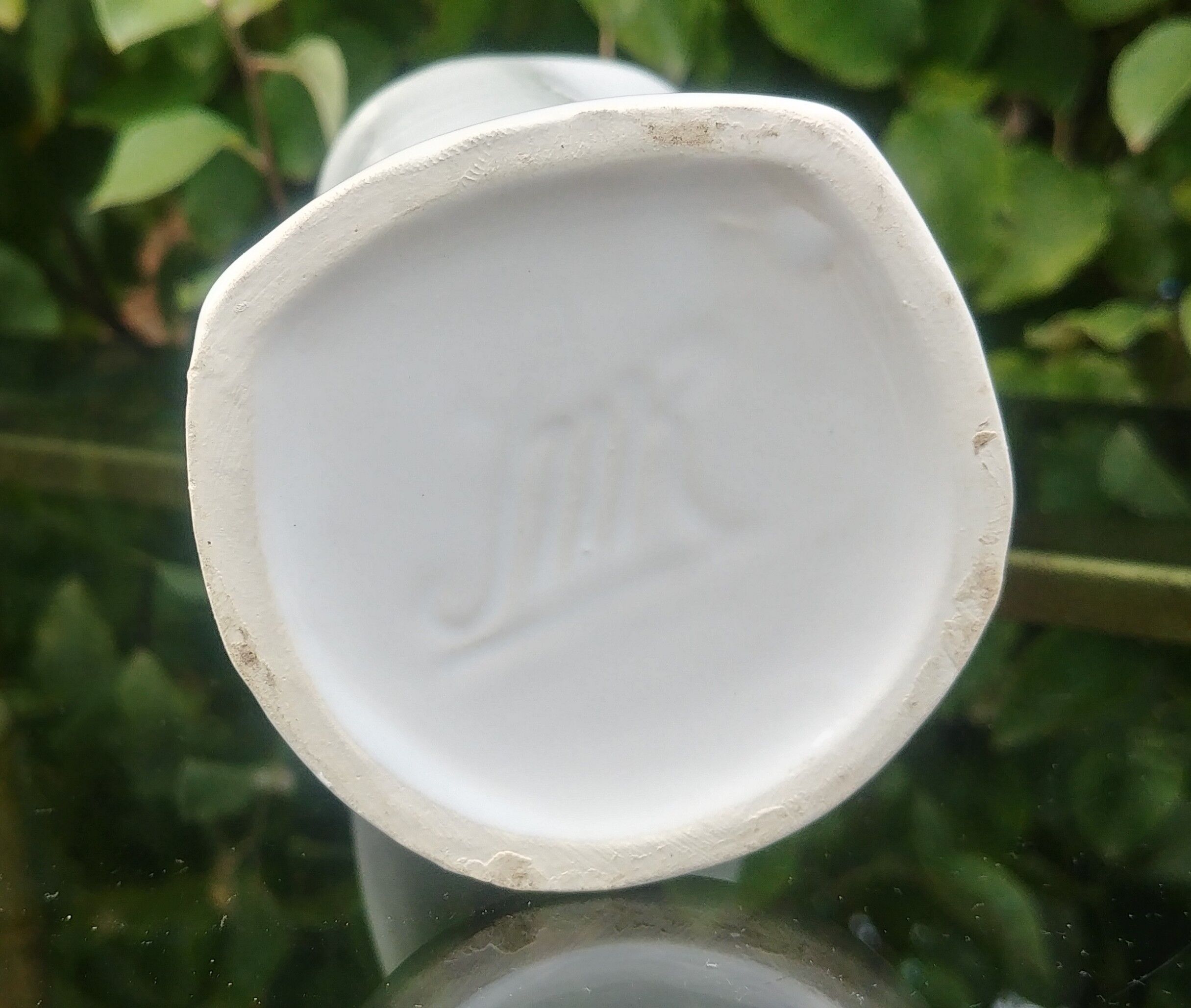 Hand baguier/jewelry holder in vintage white ceramic signed JMR