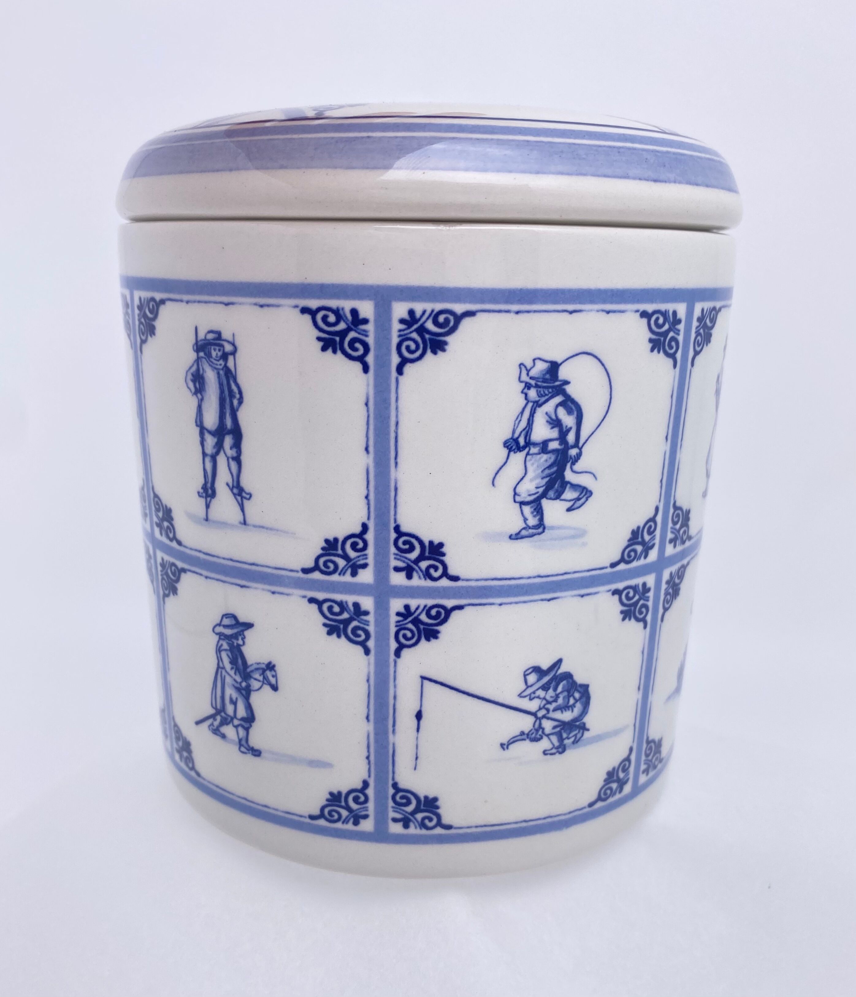 Delft earthenware pot