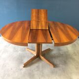 Extendable round table with butterfly leaf