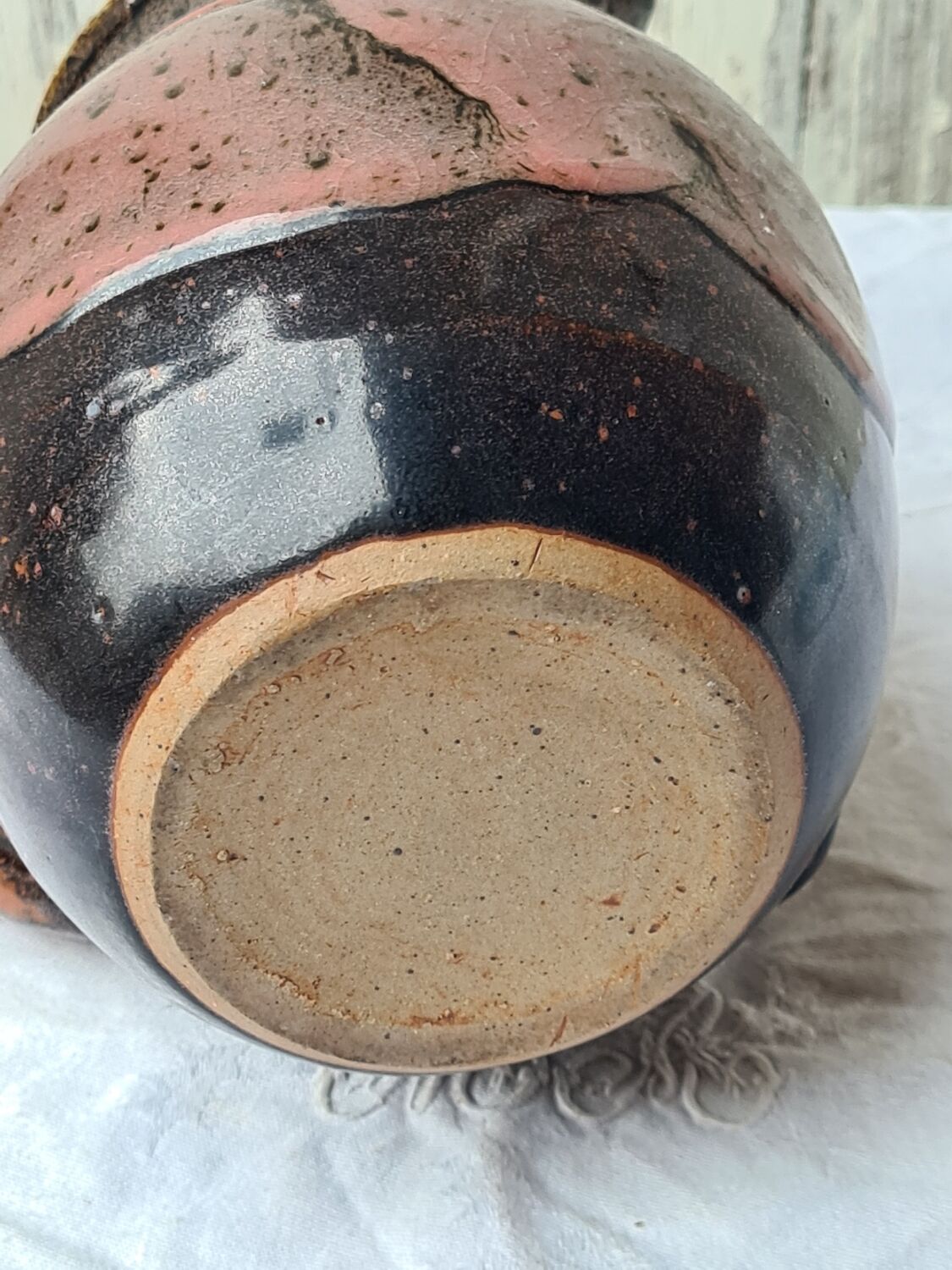 Pitcher sandstone buckle salamander