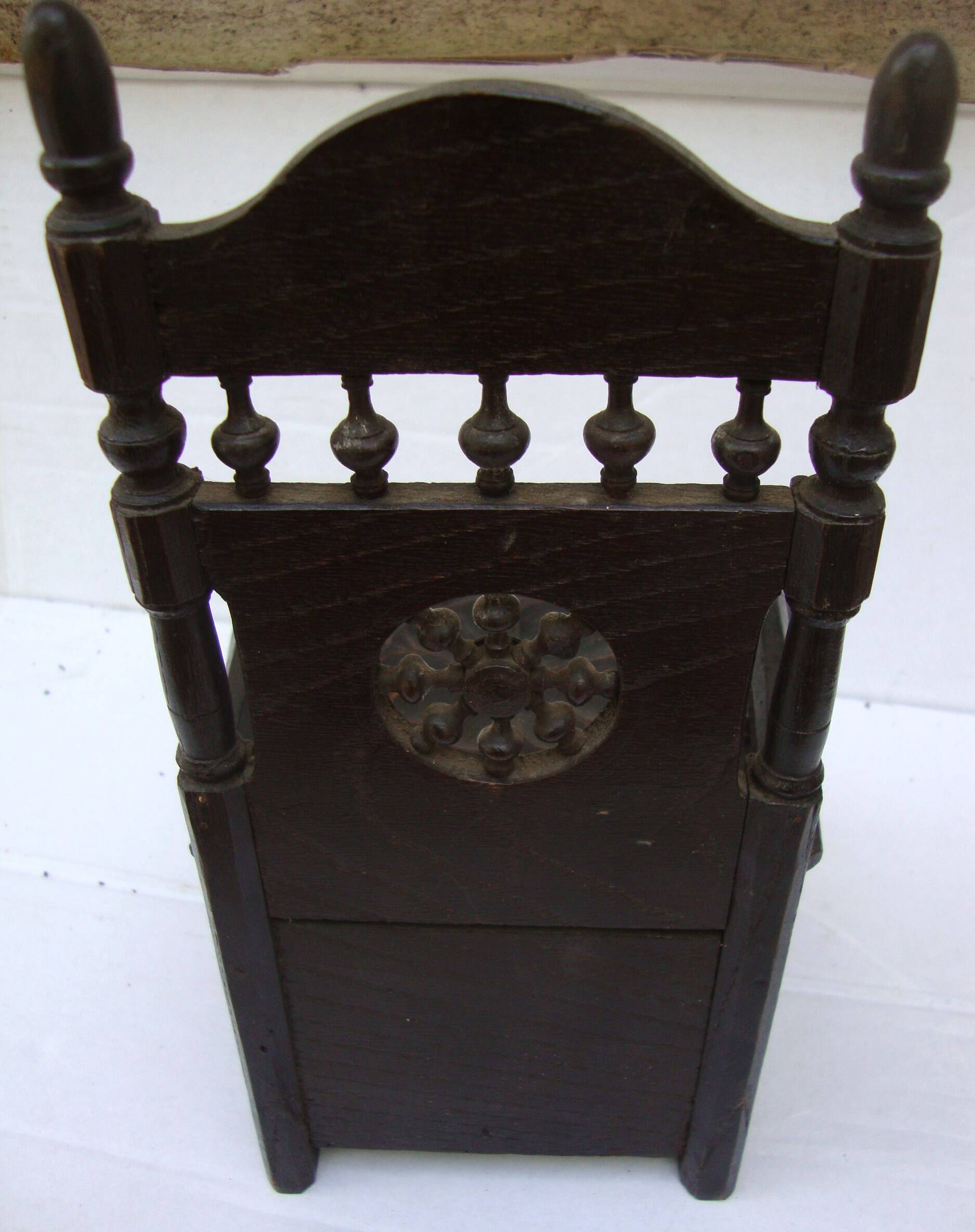 Jewelry box in the shape of a breton chair
